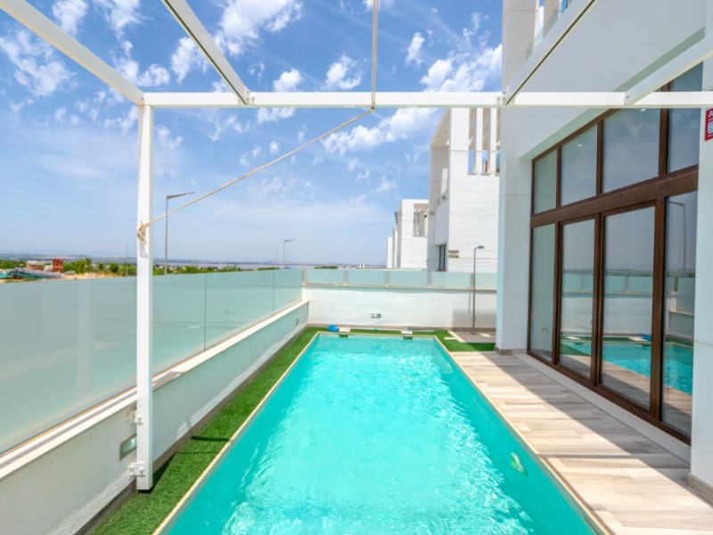 For sale - 4 Bedroom 3 Bathroom Villa in Torrevieja - Costa Blanca  - Alicante