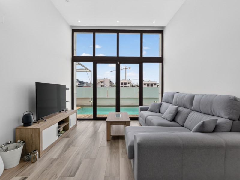 For sale - 4 Bedroom 3 Bathroom Villa in Torrevieja - Costa Blanca  - Alicante