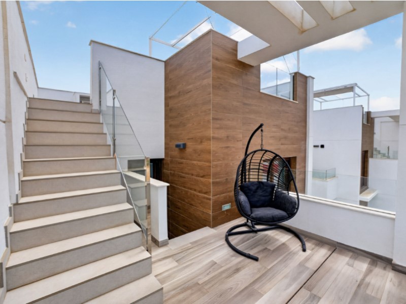 For sale - 4 Bedroom 3 Bathroom Villa in Torrevieja - Costa Blanca  - Alicante