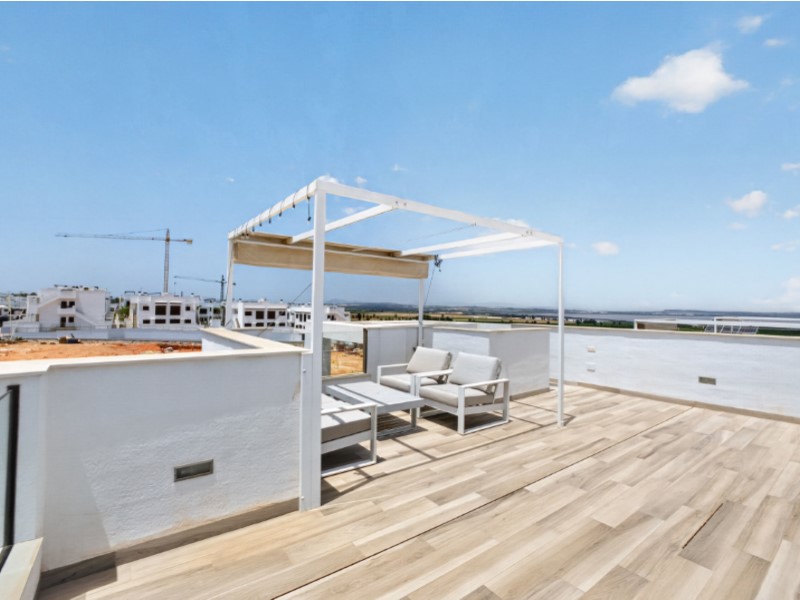 For sale - 4 Bedroom 3 Bathroom Villa in Torrevieja - Costa Blanca  - Alicante