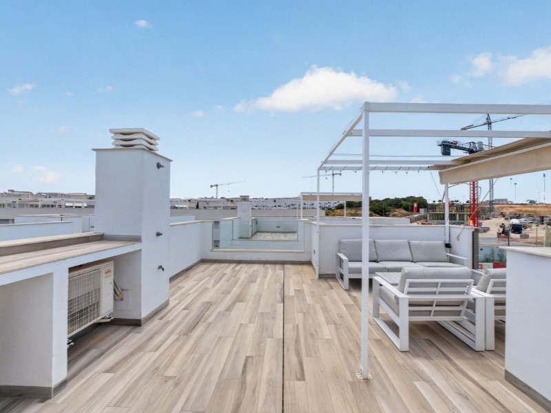 For sale - 4 Bedroom 3 Bathroom Villa in Torrevieja - Costa Blanca  - Alicante