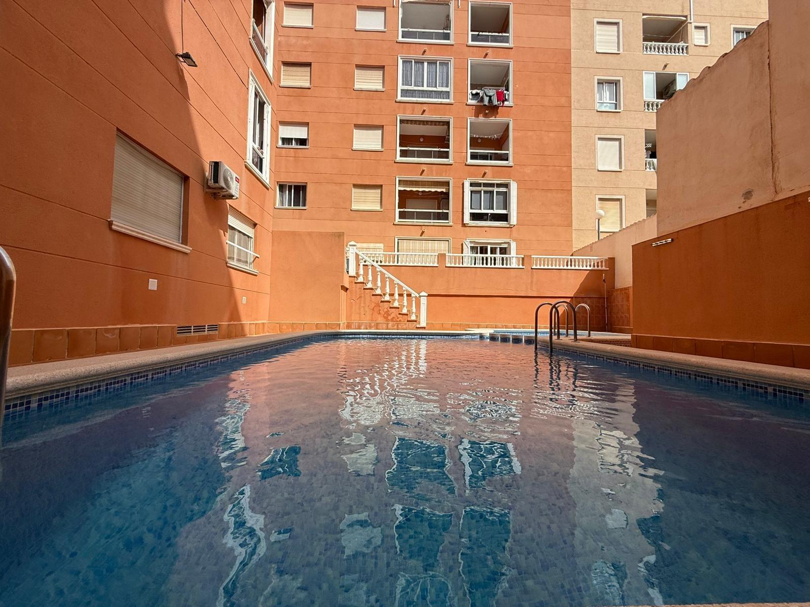 For sale - 2 Bedroom 1 Bathroom Apartment in Torrevieja - Curva Del Palangre  - Alicante