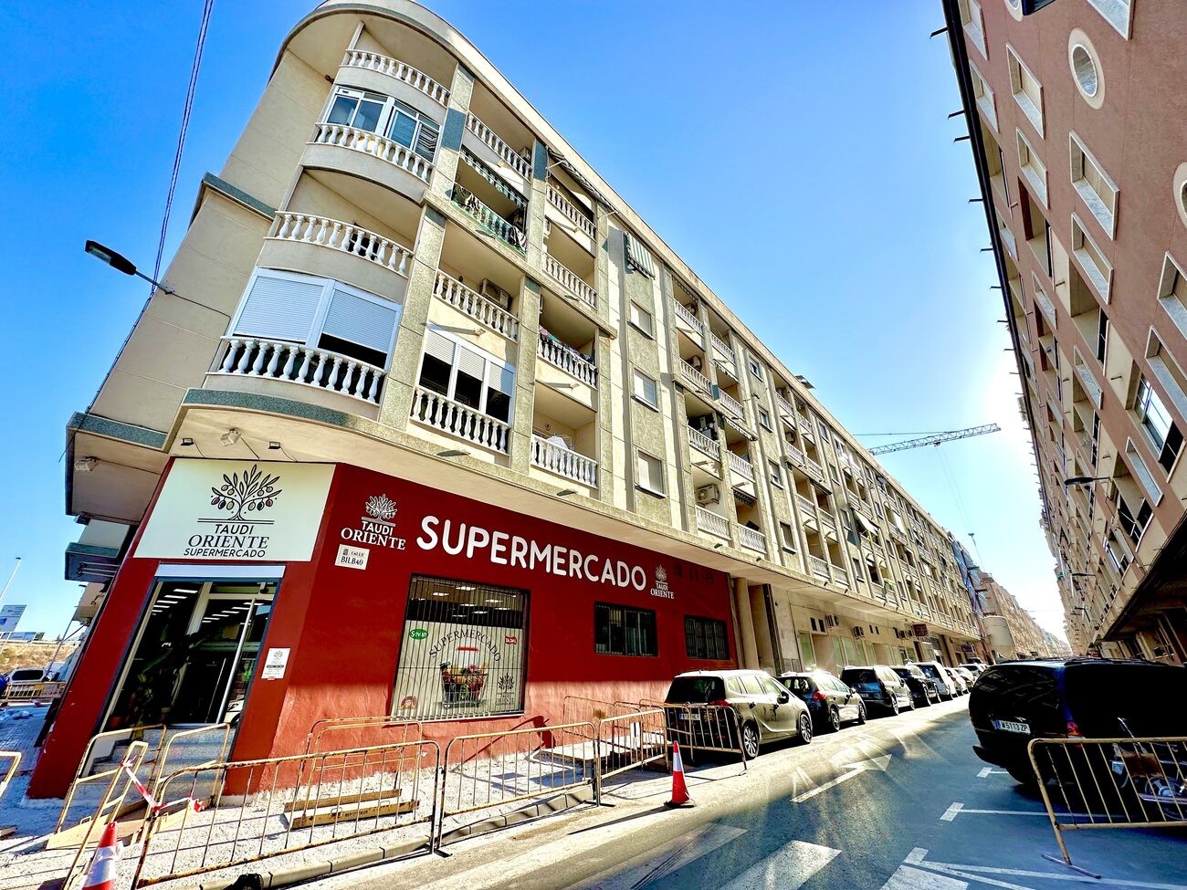 For sale - 3 Bedroom 2 Bathroom Apartment in Torrevieja - Centro  - Alicante