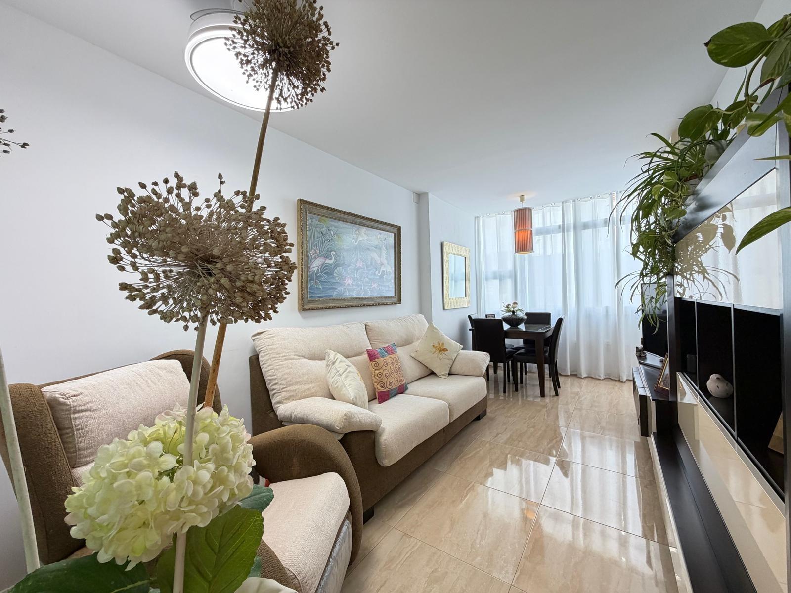 For sale - 2 Bedroom 1 Bathroom Apartment in Torrevieja - Paseo Maritimo  - Alicante