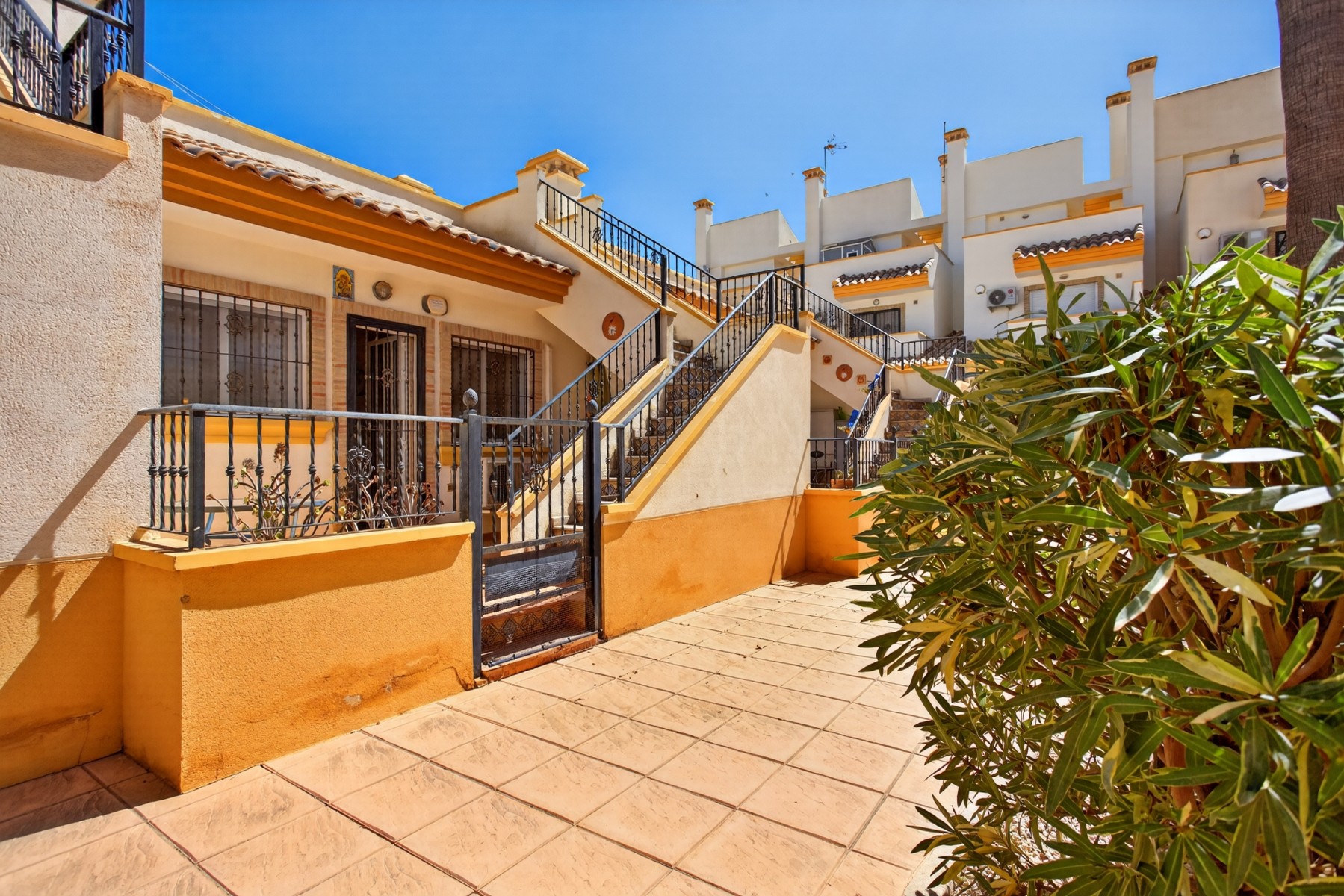 For sale - 2 Bedroom 2 Bathroom Villa in Villamartin - Costa Blanca  - Alicante