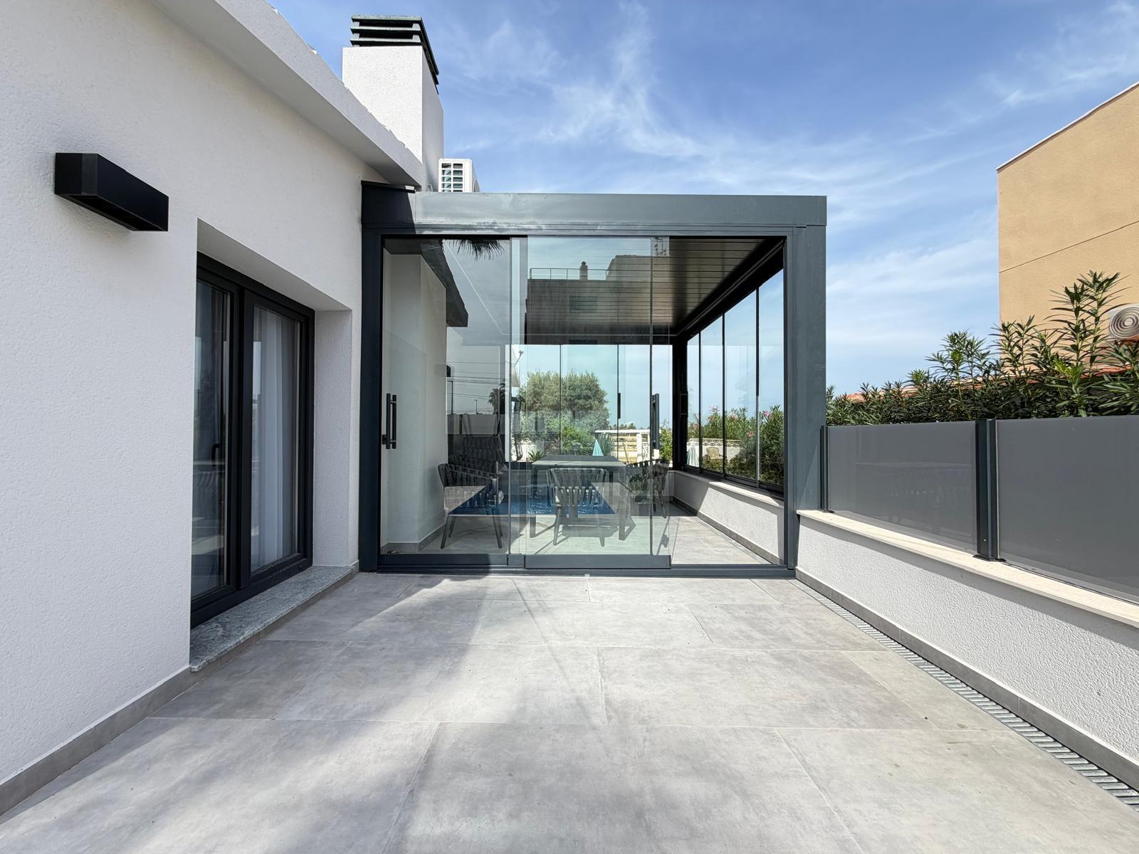 For sale - 4 Bedroom 2 Bathroom Villa in Torrevieja - Punta Prima  - Alicante