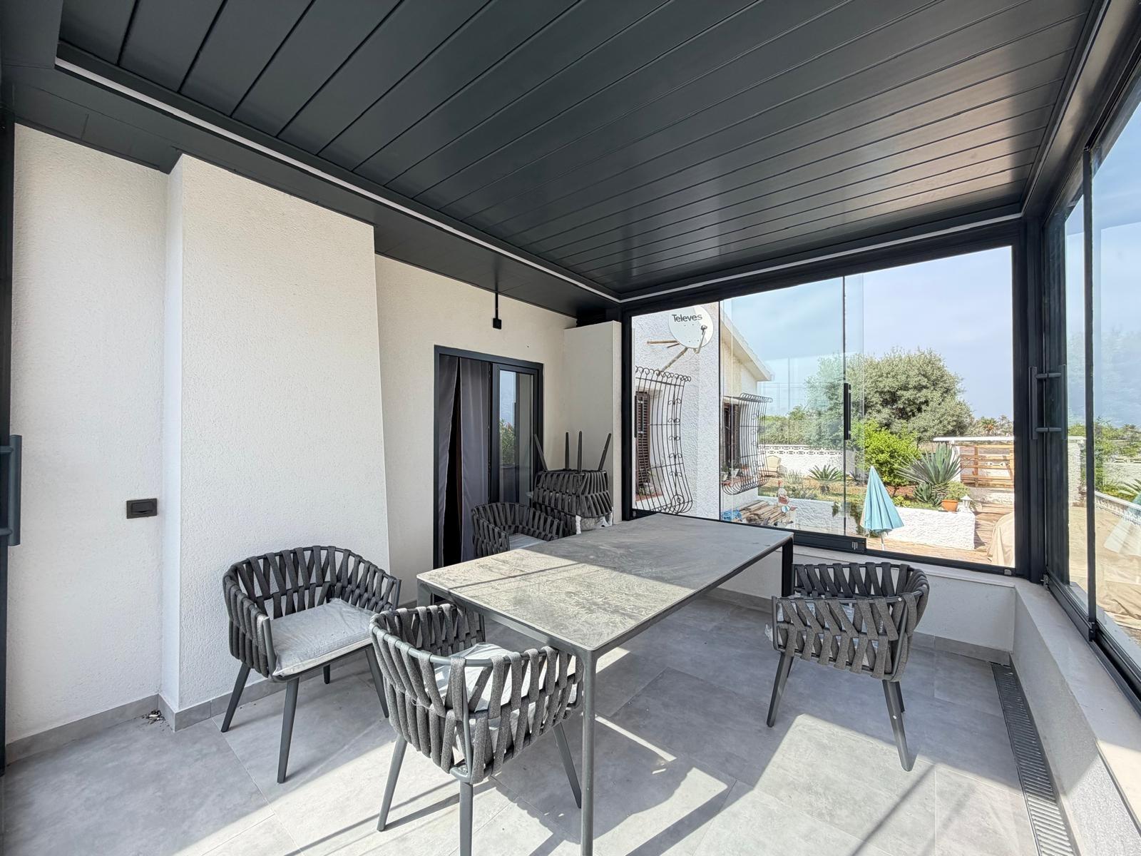 For sale - 4 Bedroom 2 Bathroom Villa in Torrevieja - Punta Prima  - Alicante