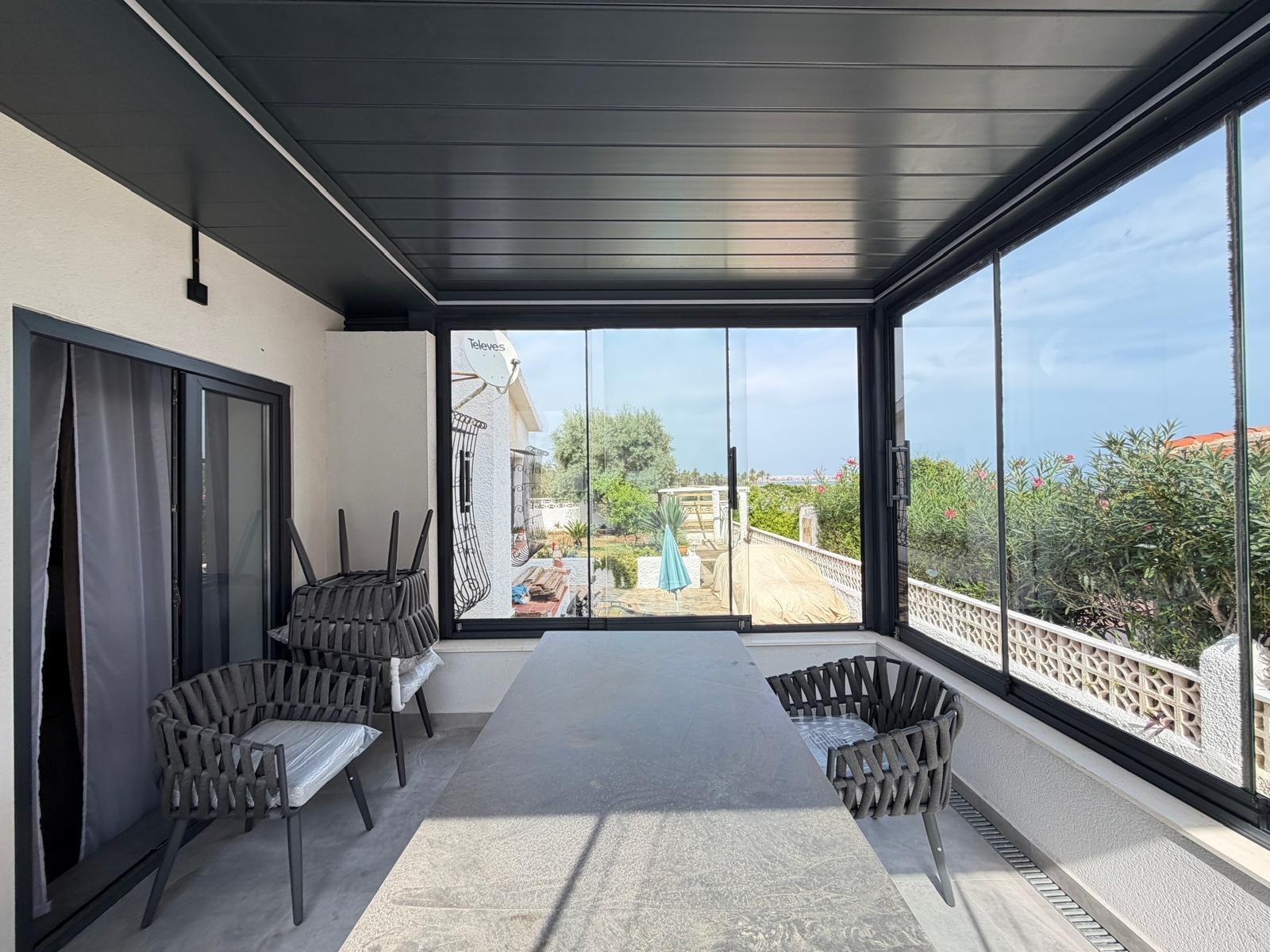 For sale - 4 Bedroom 2 Bathroom Villa in Torrevieja - Punta Prima  - Alicante