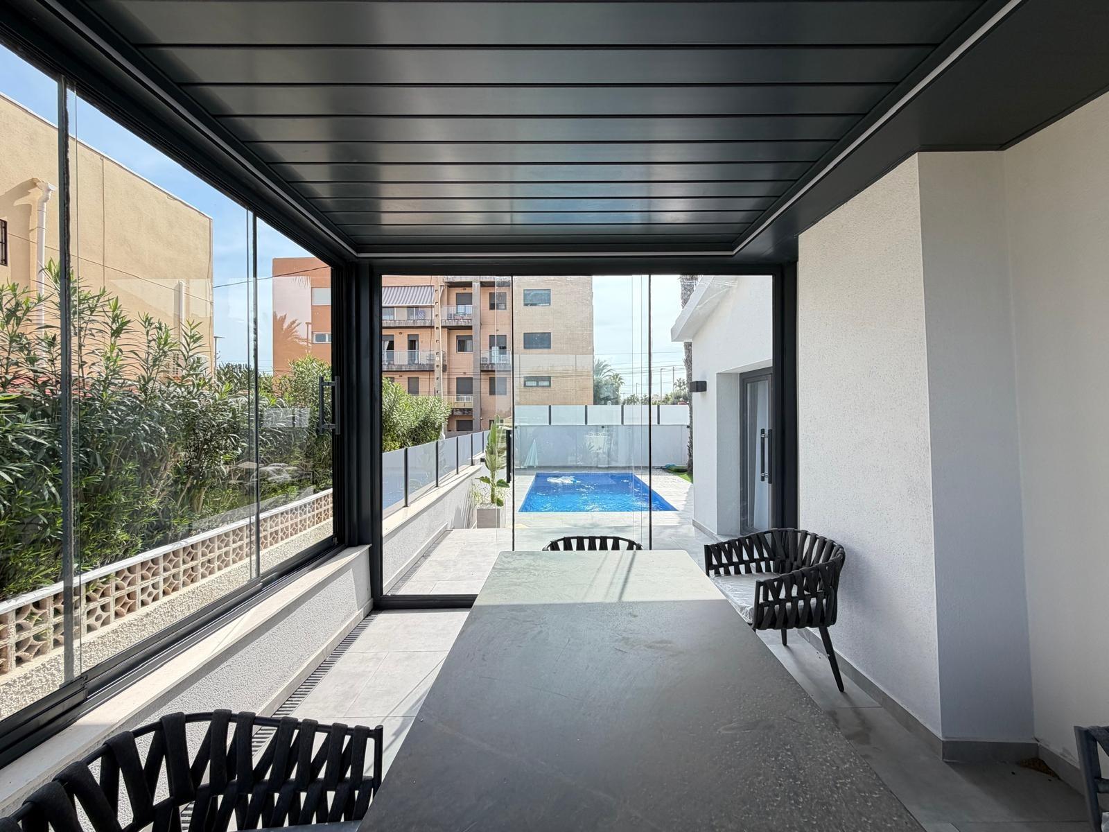 For sale - 4 Bedroom 2 Bathroom Villa in Torrevieja - Punta Prima  - Alicante