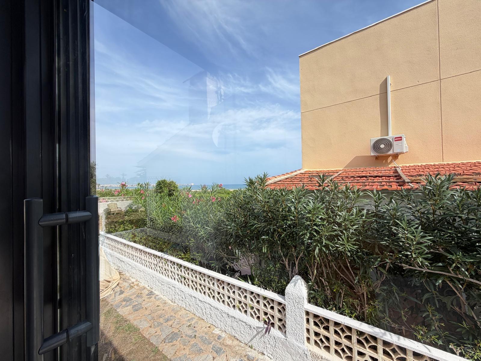 For sale - 4 Bedroom 2 Bathroom Villa in Torrevieja - Punta Prima  - Alicante