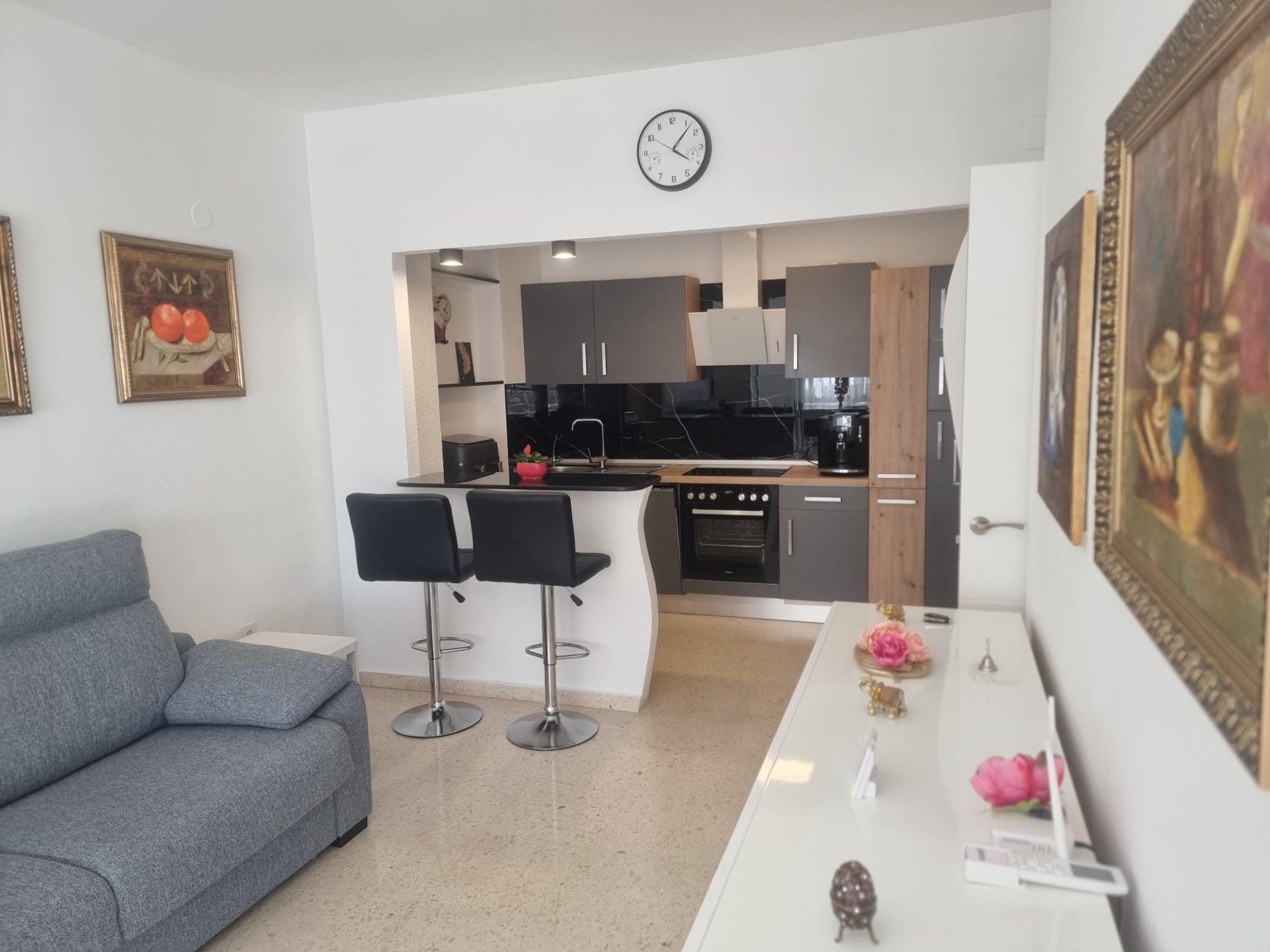 For sale - 2 Bedroom 1 Bathroom Apartment in Torrevieja - Playa De Los Locos  - Alicante