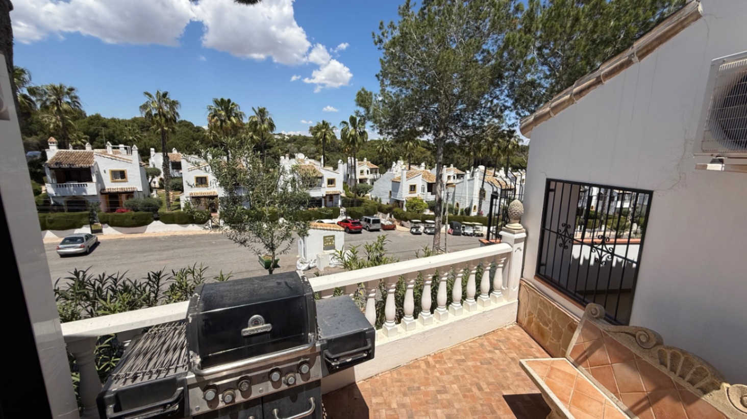 For sale - 4 Bedroom 2 Bathroom Villa in Orihuela - Inland  - Alicante