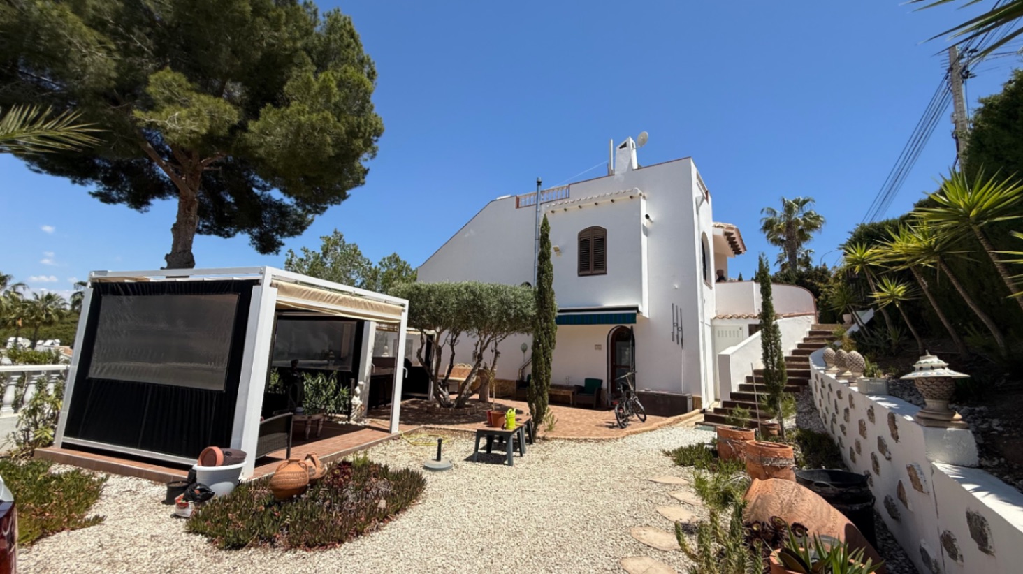 For sale - 4 Bedroom 2 Bathroom Villa in Orihuela - Inland  - Alicante