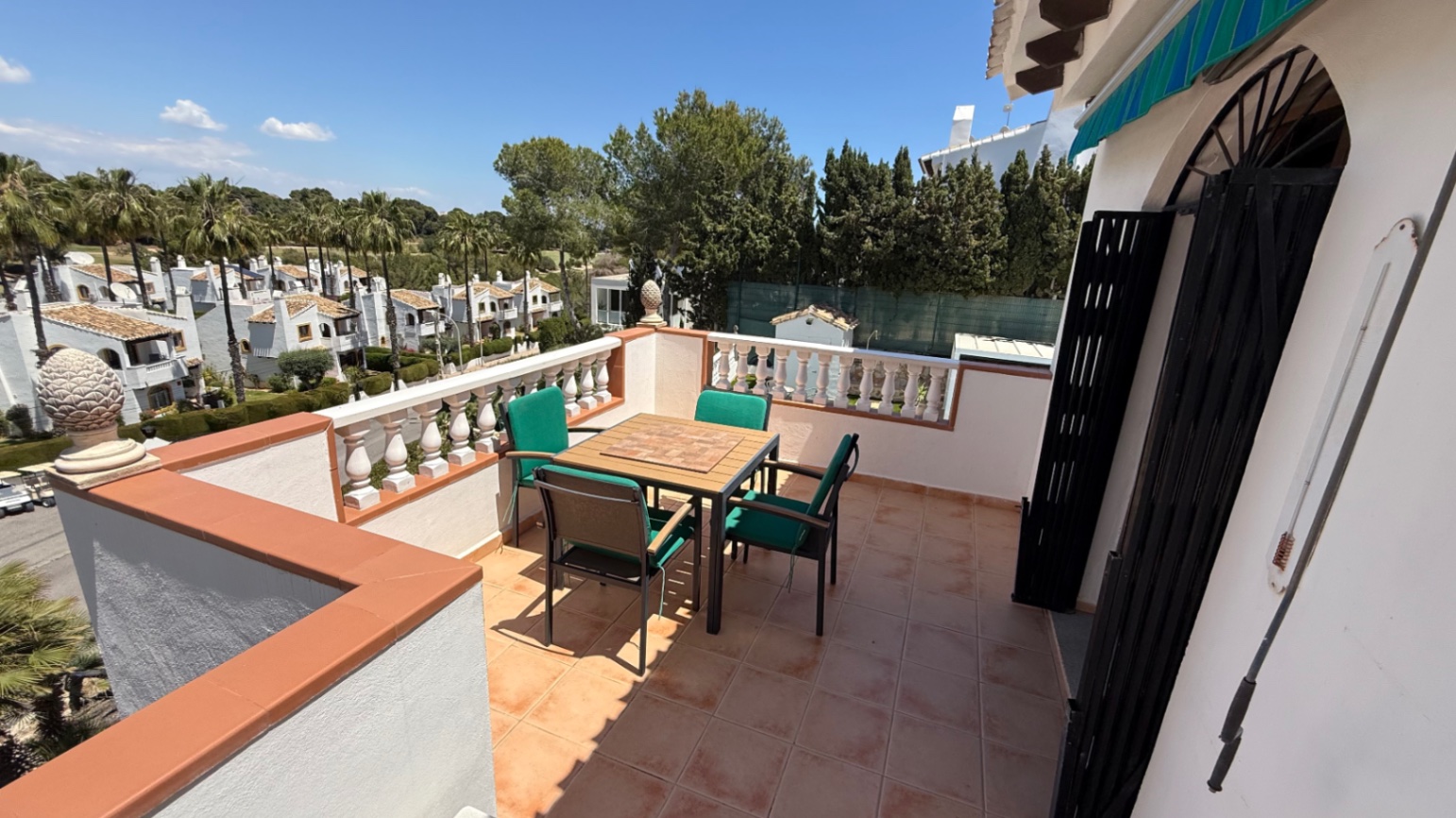 For sale - 4 Bedroom 2 Bathroom Villa in Orihuela - Inland  - Alicante
