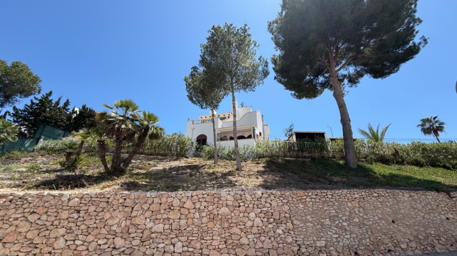 For sale - 4 Bedroom 2 Bathroom Villa in Orihuela - Inland  - Alicante