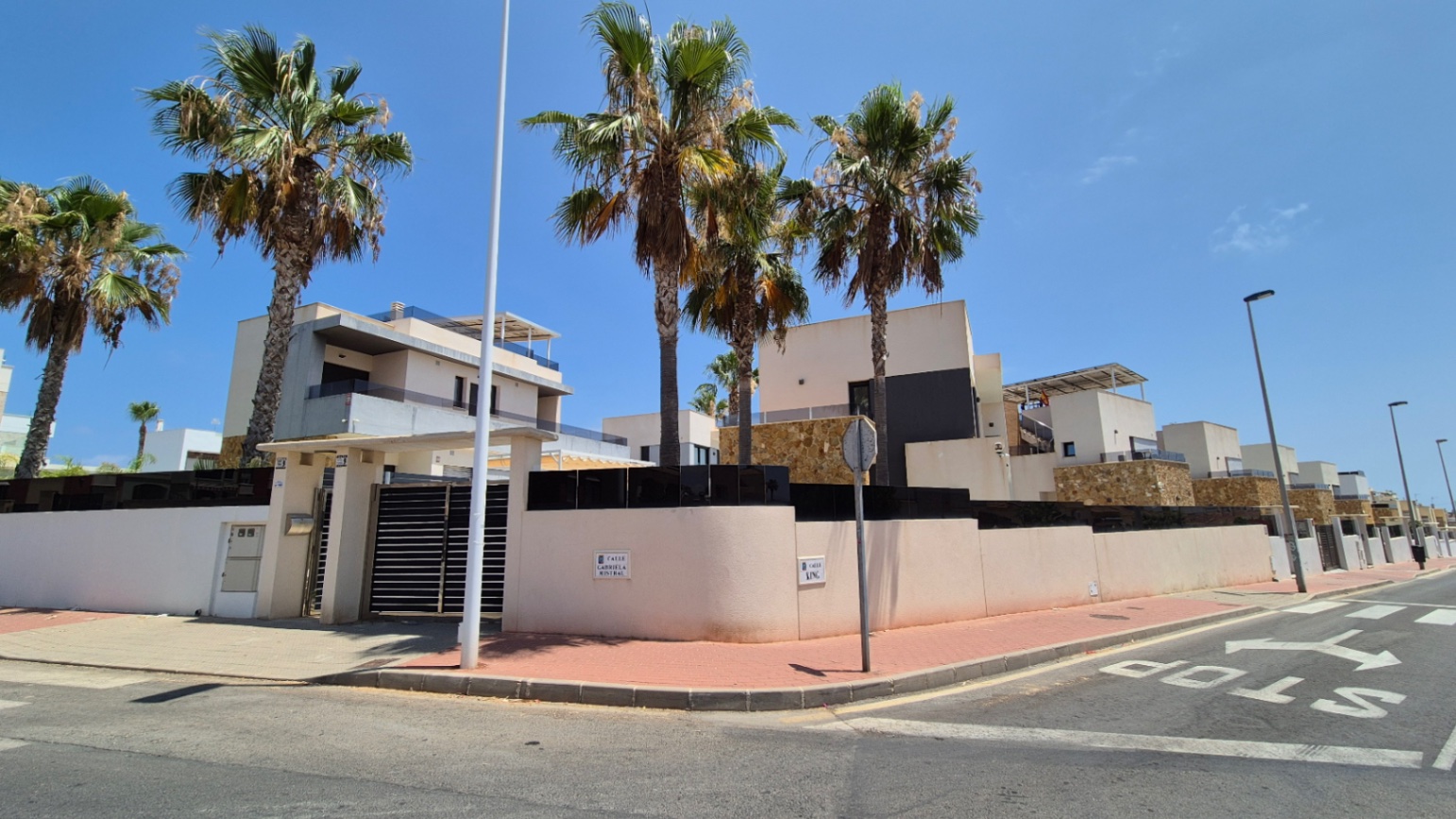 For sale - 4 Bedroom 4 Bathroom Villa in Torrevieja - Costa Blanca  - Alicante