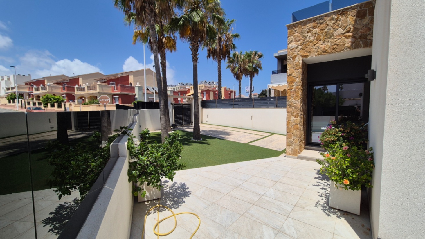 For sale - 4 Bedroom 4 Bathroom Villa in Torrevieja - Costa Blanca  - Alicante