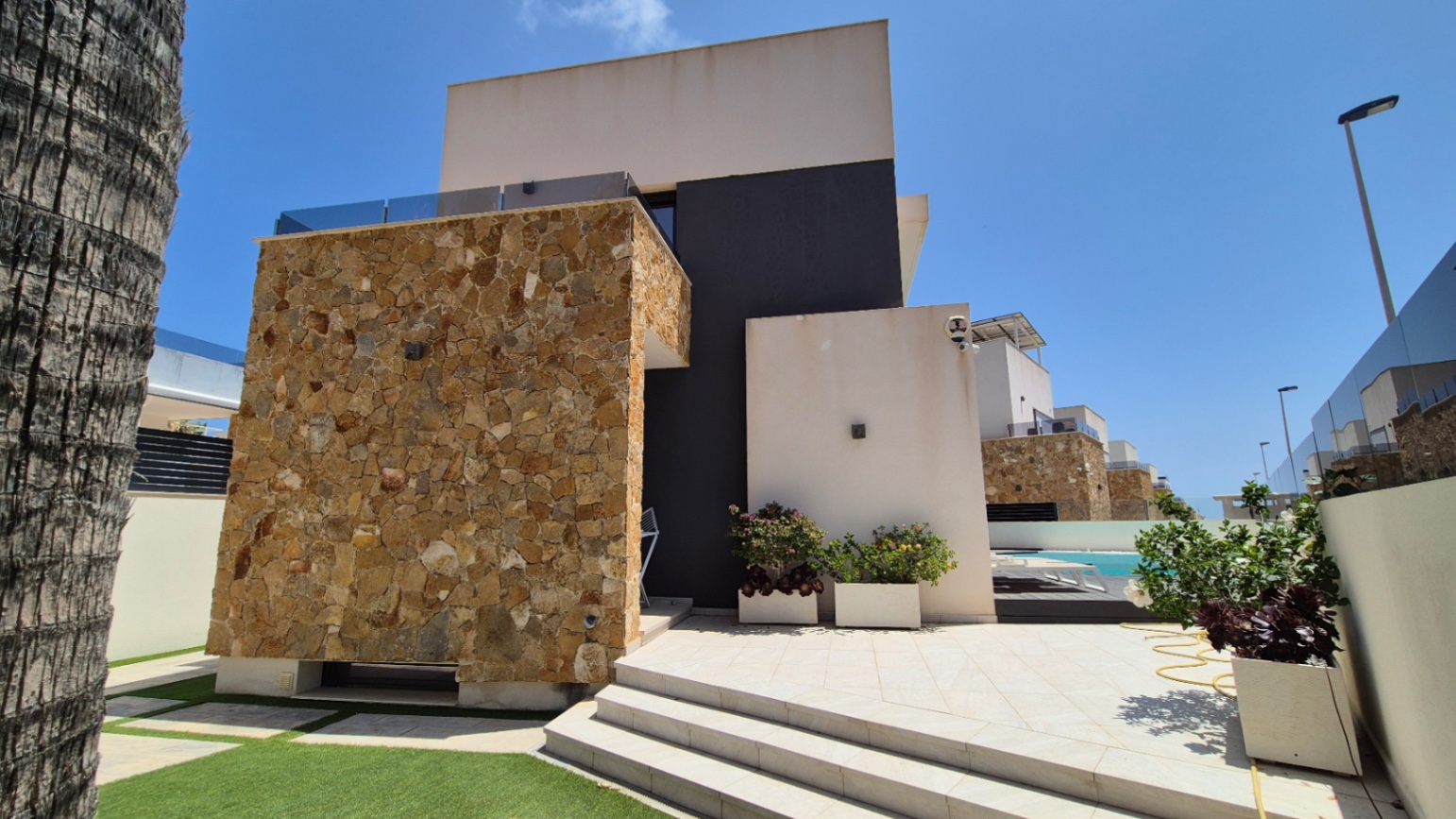 For sale - 4 Bedroom 4 Bathroom Villa in Torrevieja - Costa Blanca  - Alicante