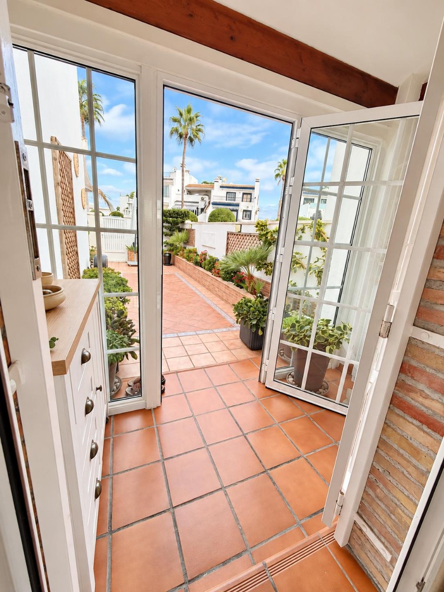 For sale - 3 Bedroom 2 Bathroom Villa in Villamartin - Costa Blanca  - Alicante
