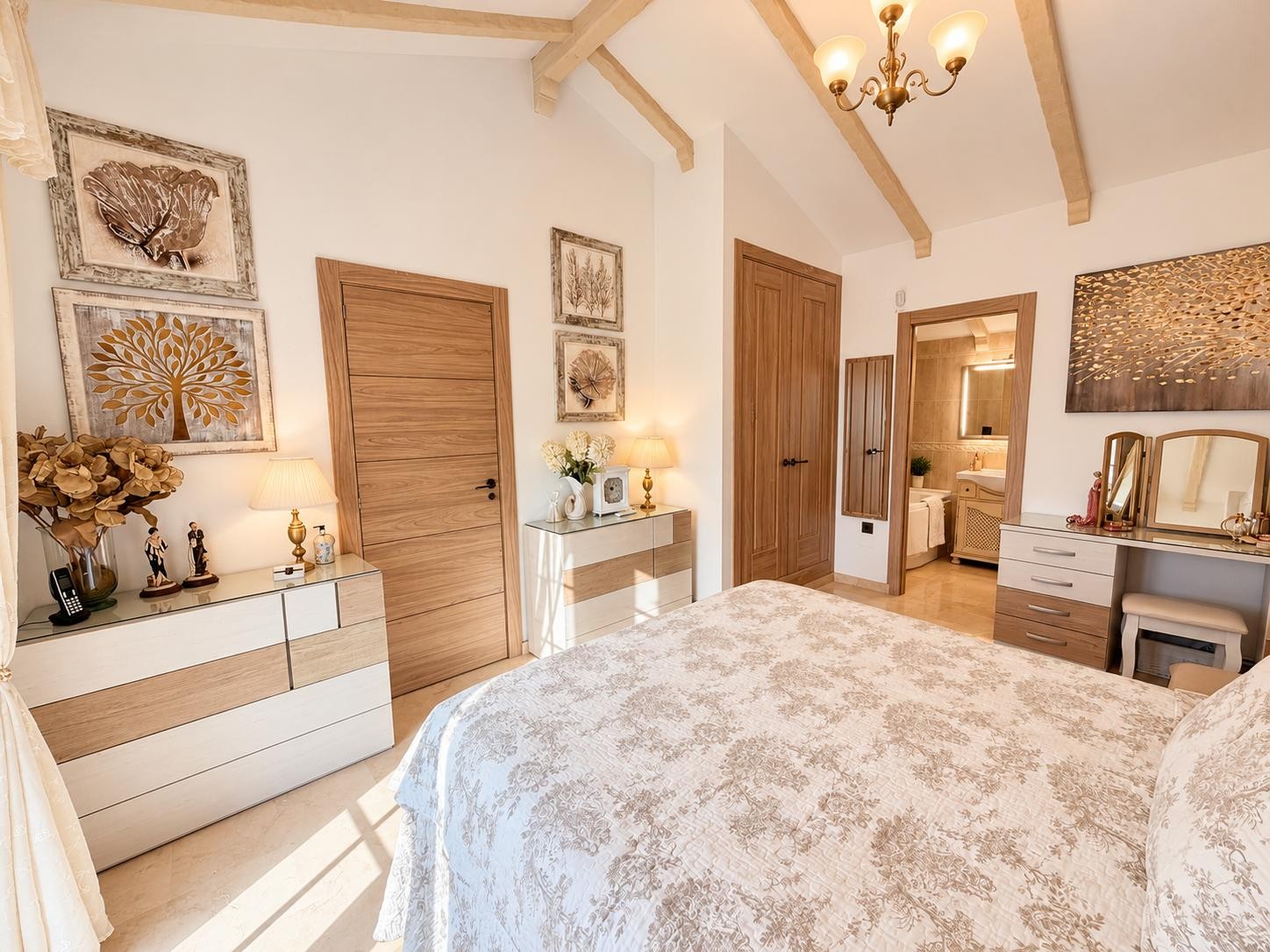 For sale - 3 Bedroom 2 Bathroom Villa in Villamartin - Costa Blanca  - Alicante