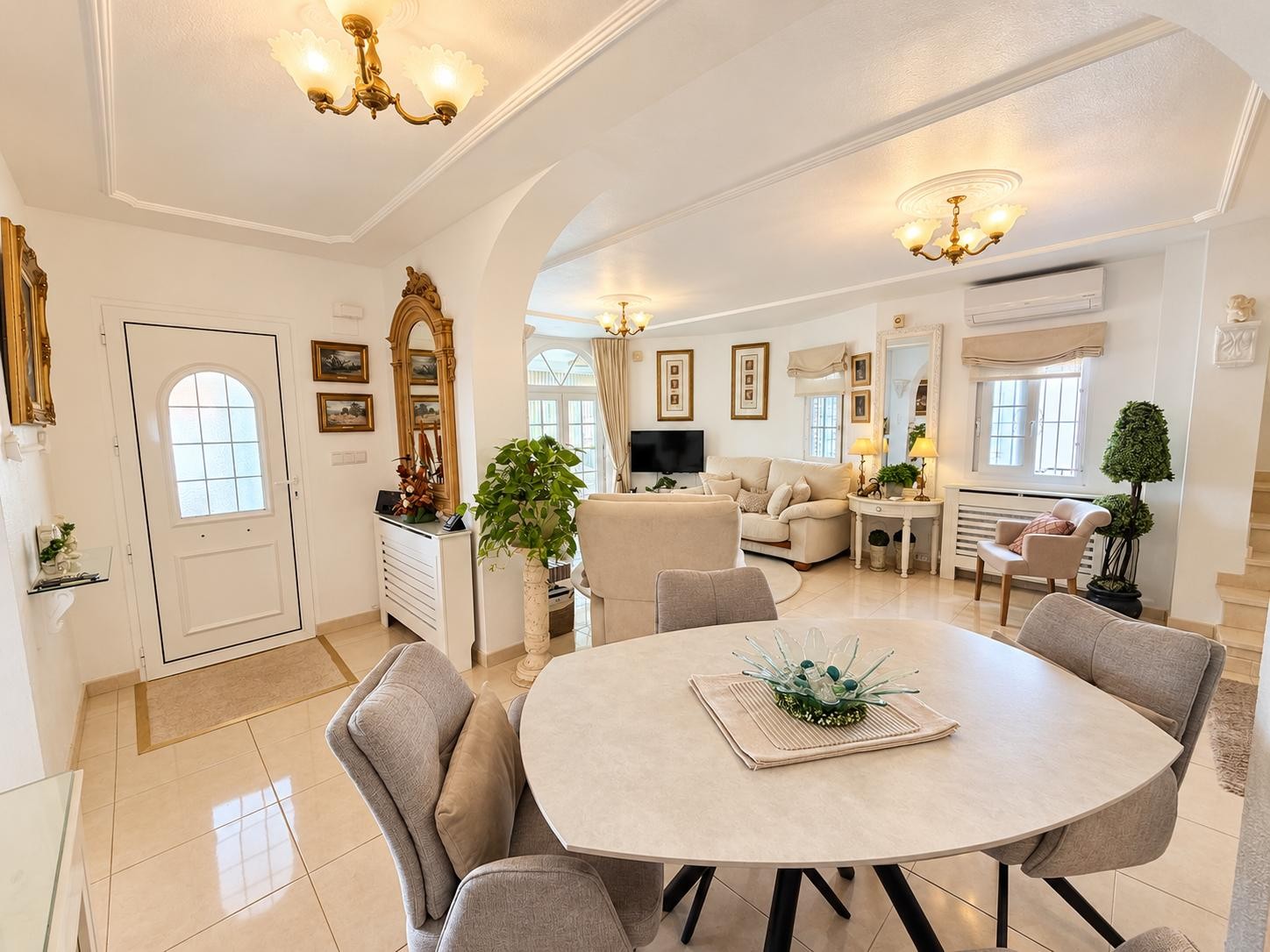 For sale - 3 Bedroom 2 Bathroom Villa in Villamartin - Costa Blanca  - Alicante