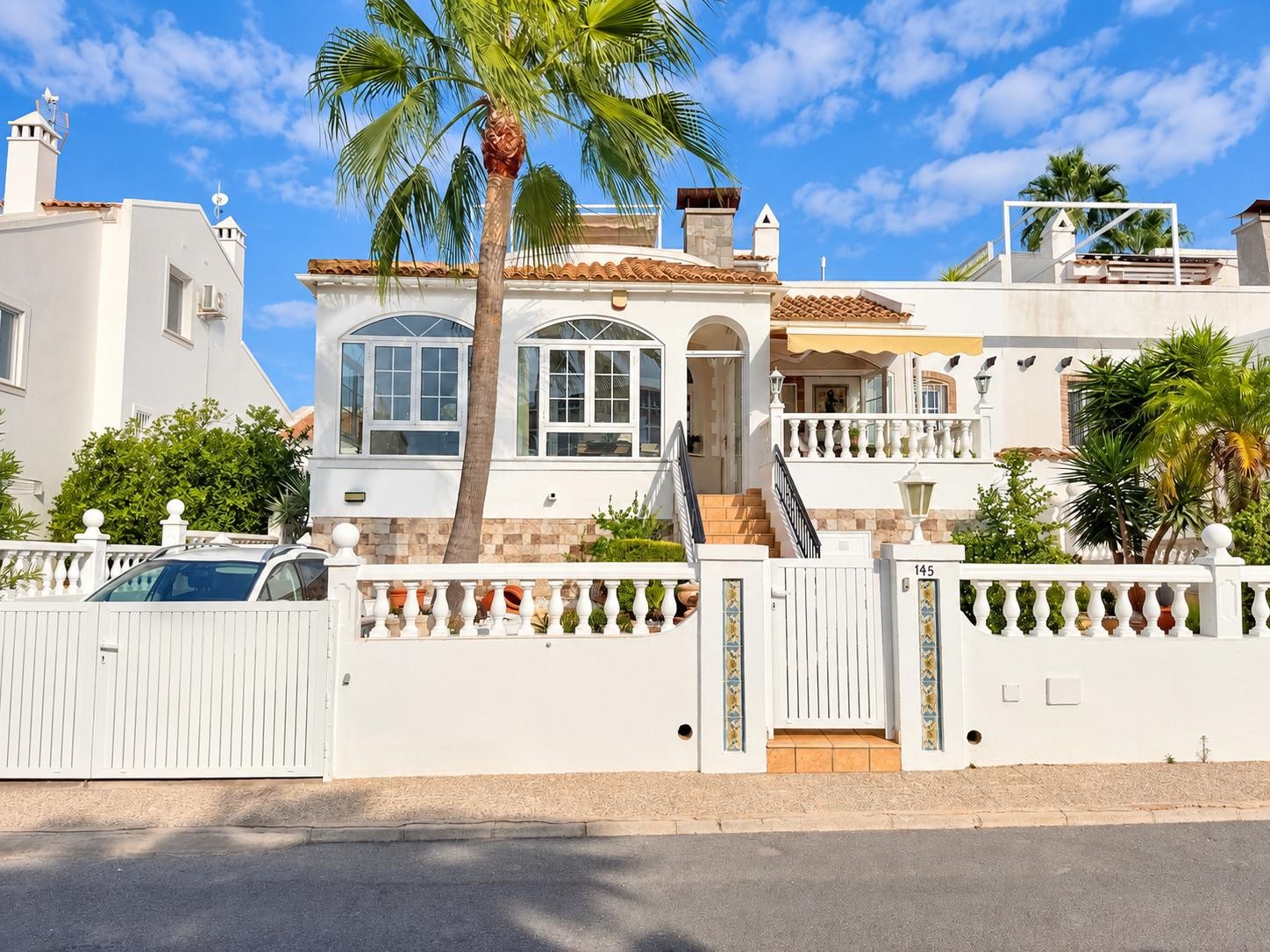 For sale - 3 Bedroom 2 Bathroom Villa in Villamartin - Costa Blanca  - Alicante
