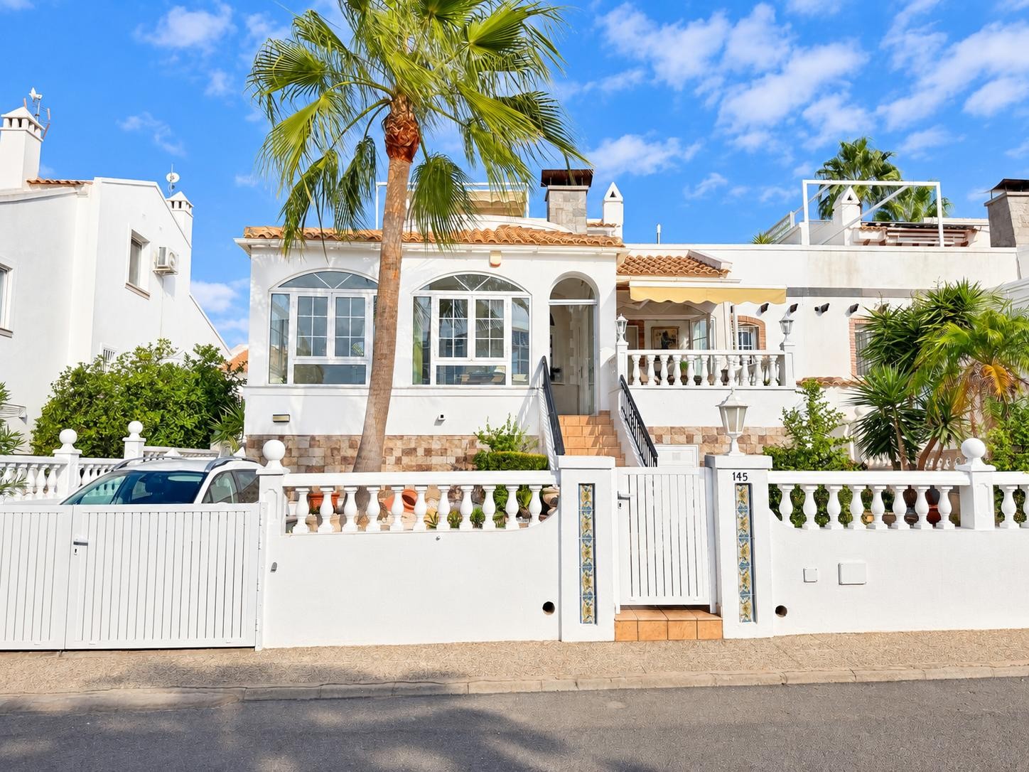 For sale - 3 Bedroom 2 Bathroom Villa in Villamartin - Costa Blanca  - Alicante