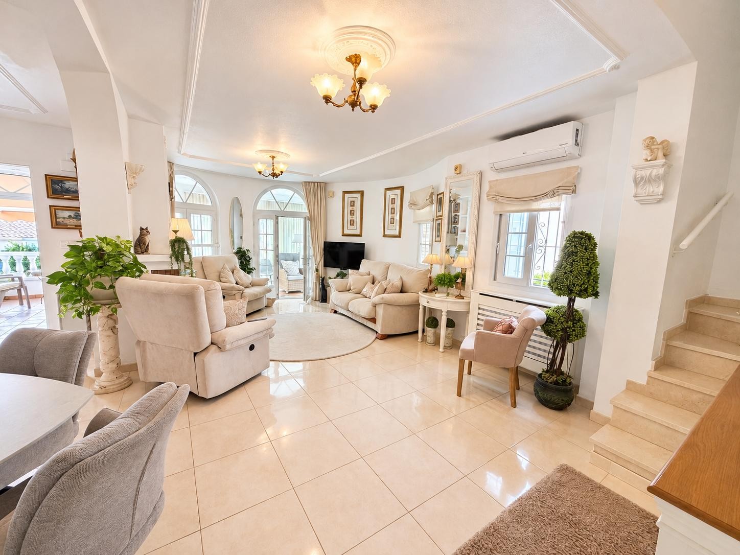 For sale - 3 Bedroom 2 Bathroom Villa in Villamartin - Costa Blanca  - Alicante