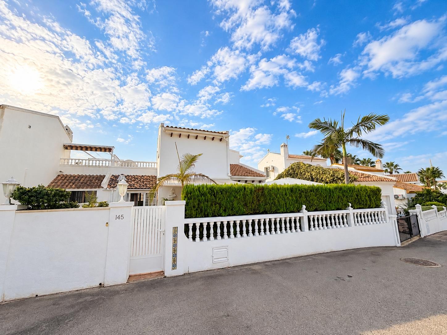 For sale - 3 Bedroom 2 Bathroom Villa in Villamartin - Costa Blanca  - Alicante