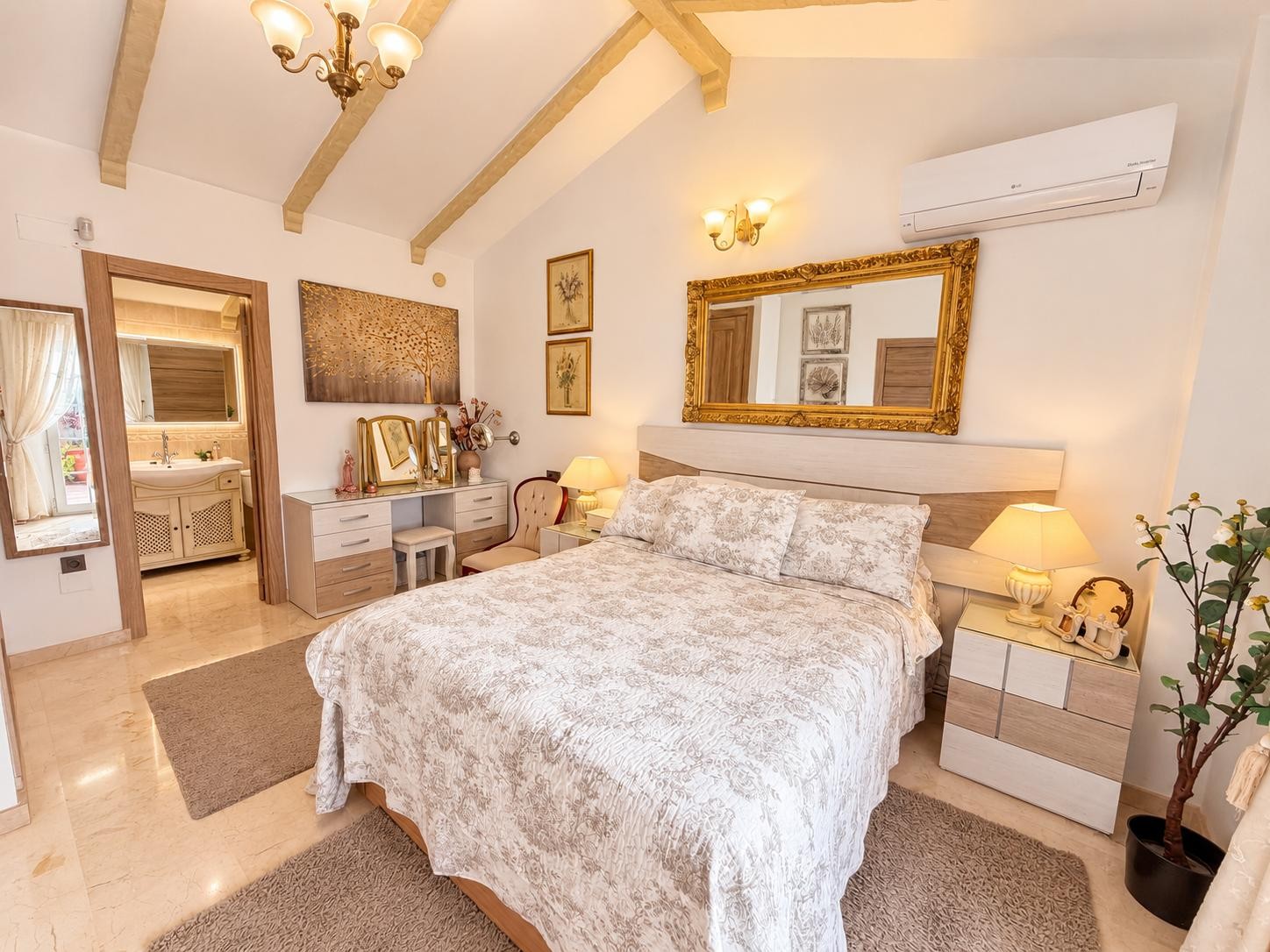 For sale - 3 Bedroom 2 Bathroom Villa in Villamartin - Costa Blanca  - Alicante