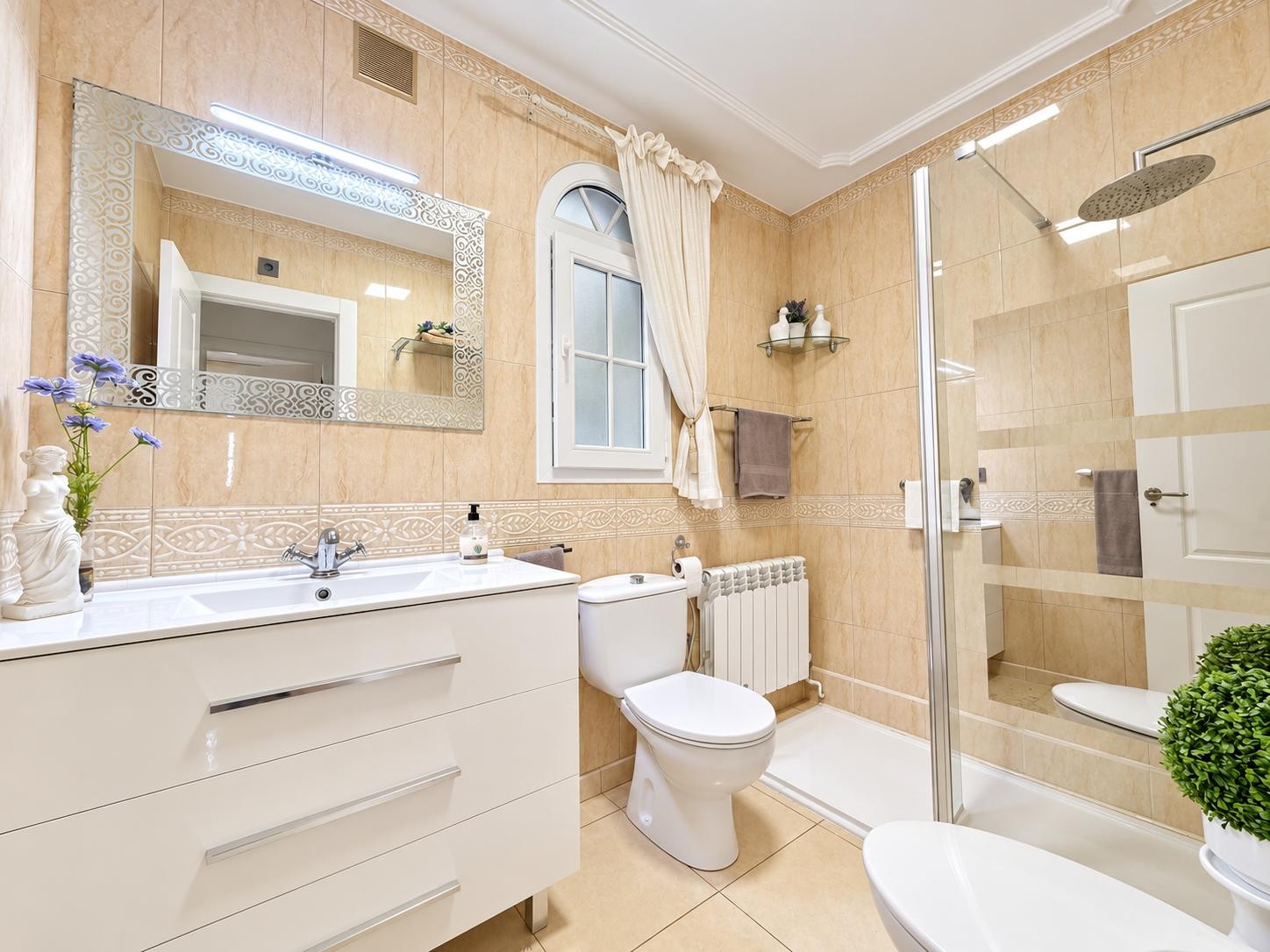 For sale - 3 Bedroom 2 Bathroom Villa in Villamartin - Costa Blanca  - Alicante