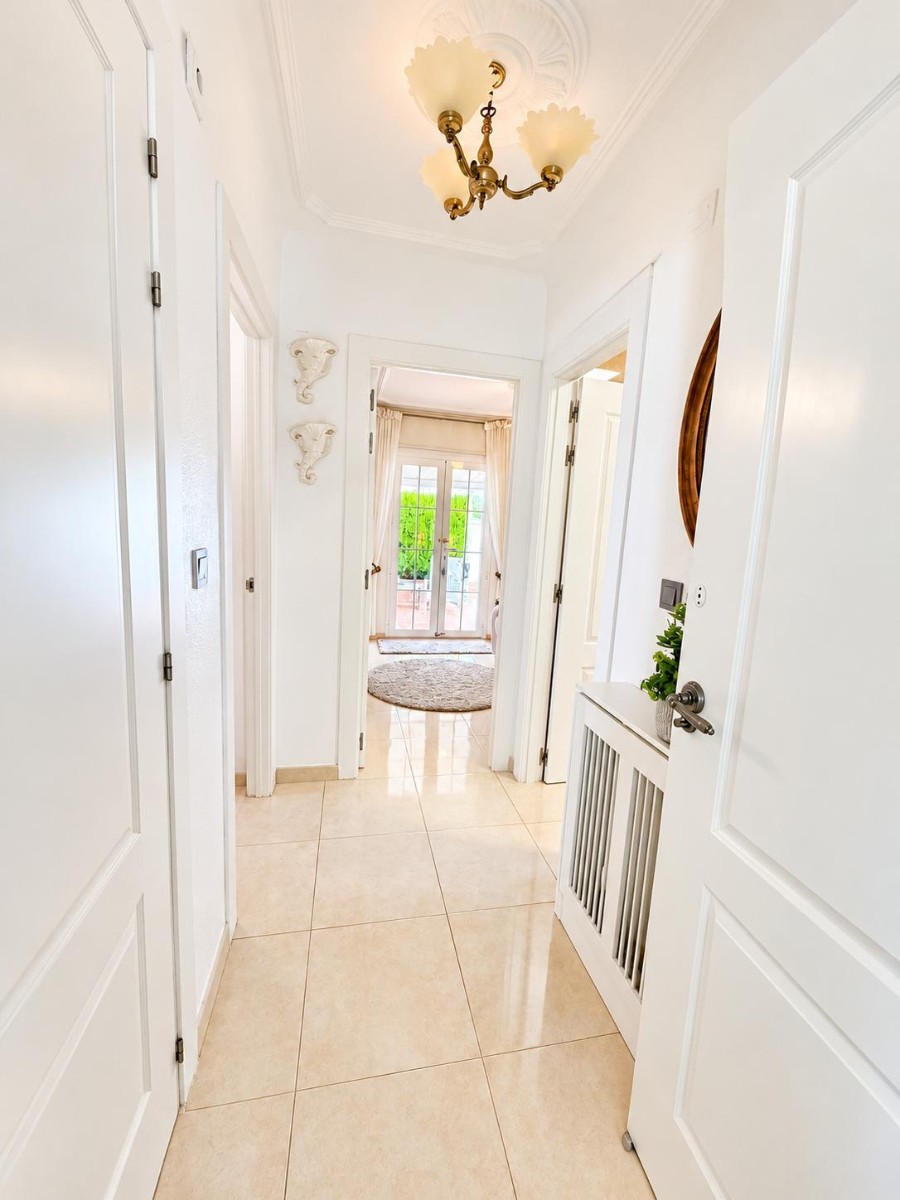 For sale - 3 Bedroom 2 Bathroom Villa in Villamartin - Costa Blanca  - Alicante