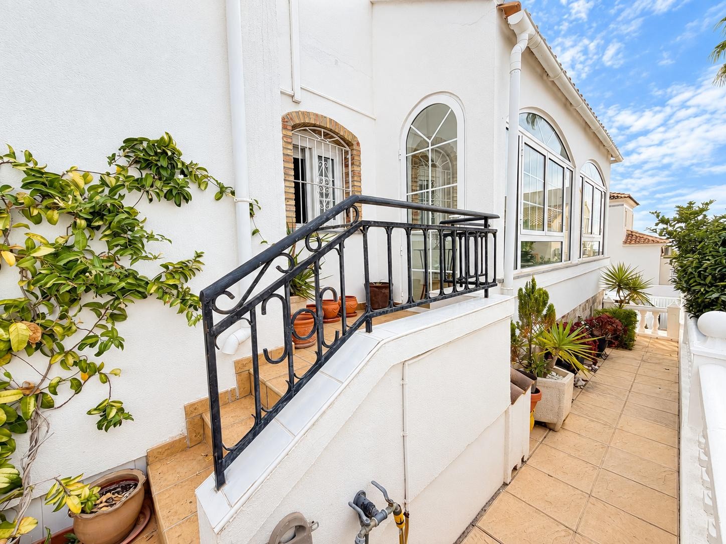 For sale - 3 Bedroom 2 Bathroom Villa in Villamartin - Costa Blanca  - Alicante