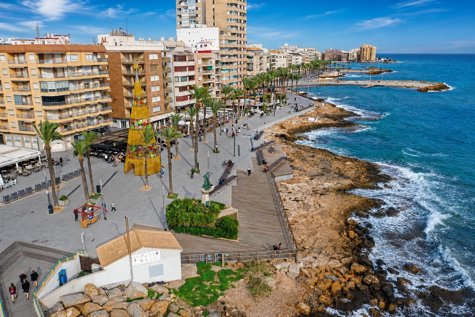 For sale - 3 Bedroom 1 Bathroom Apartment in Torrevieja - Playa De Los Naufragos  - Alicante