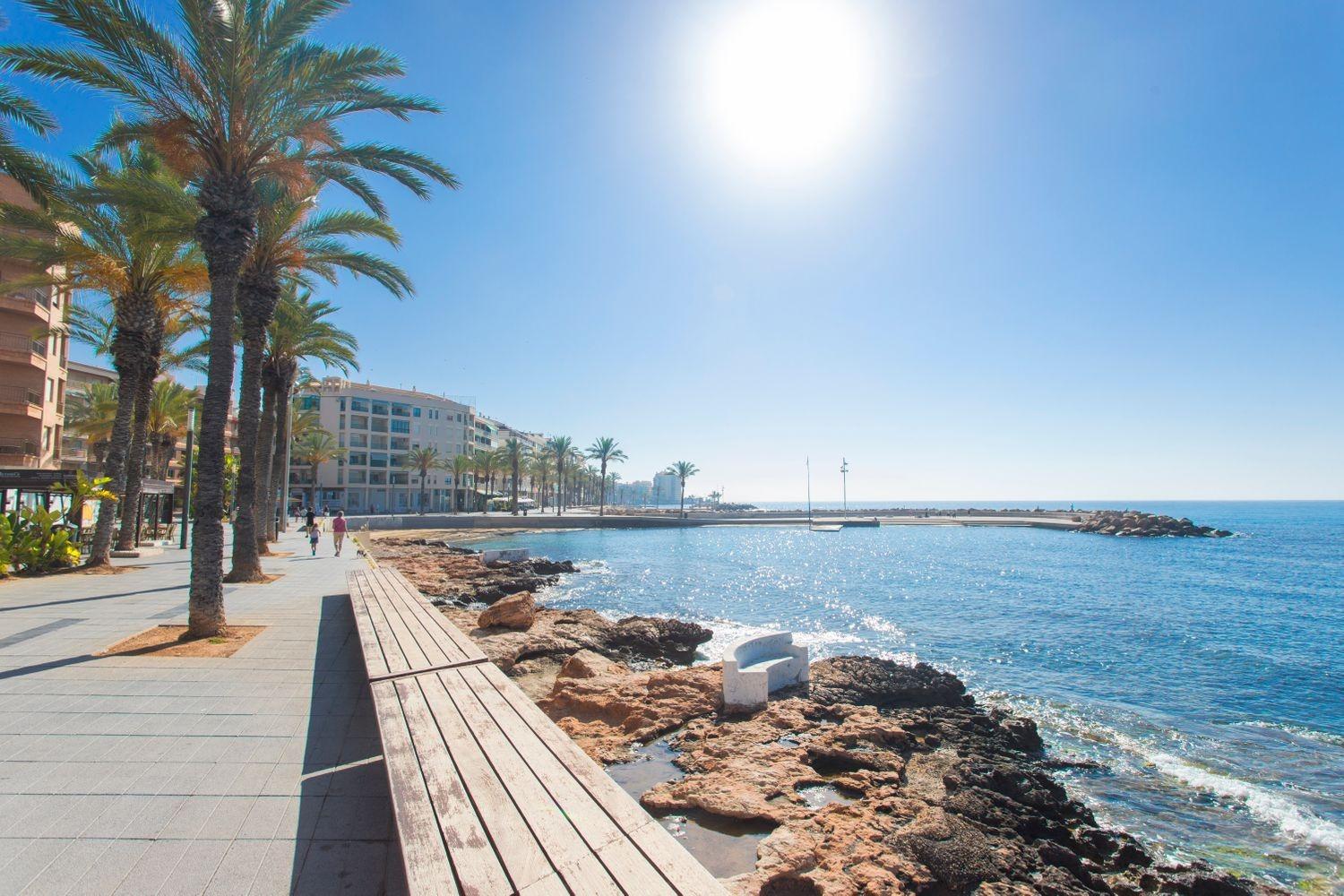 For sale - 3 Bedroom 2 Bathroom Apartment in Torrevieja - Las Piscinas Naturales  - Alicante