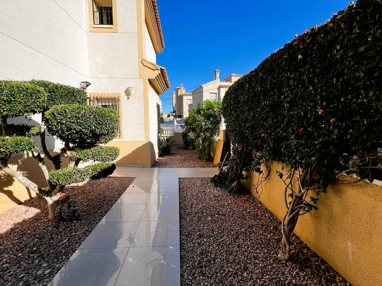 For sale - 3 Bedroom 2 Bathroom Villa in Villamartin - Costa Blanca  - Alicante