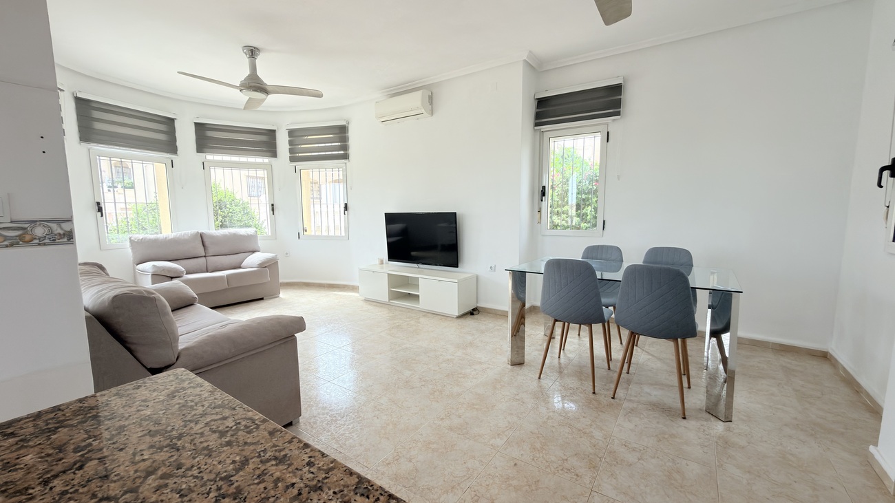 For sale - 3 Bedroom 2 Bathroom Villa in Villamartin - Costa Blanca  - Alicante