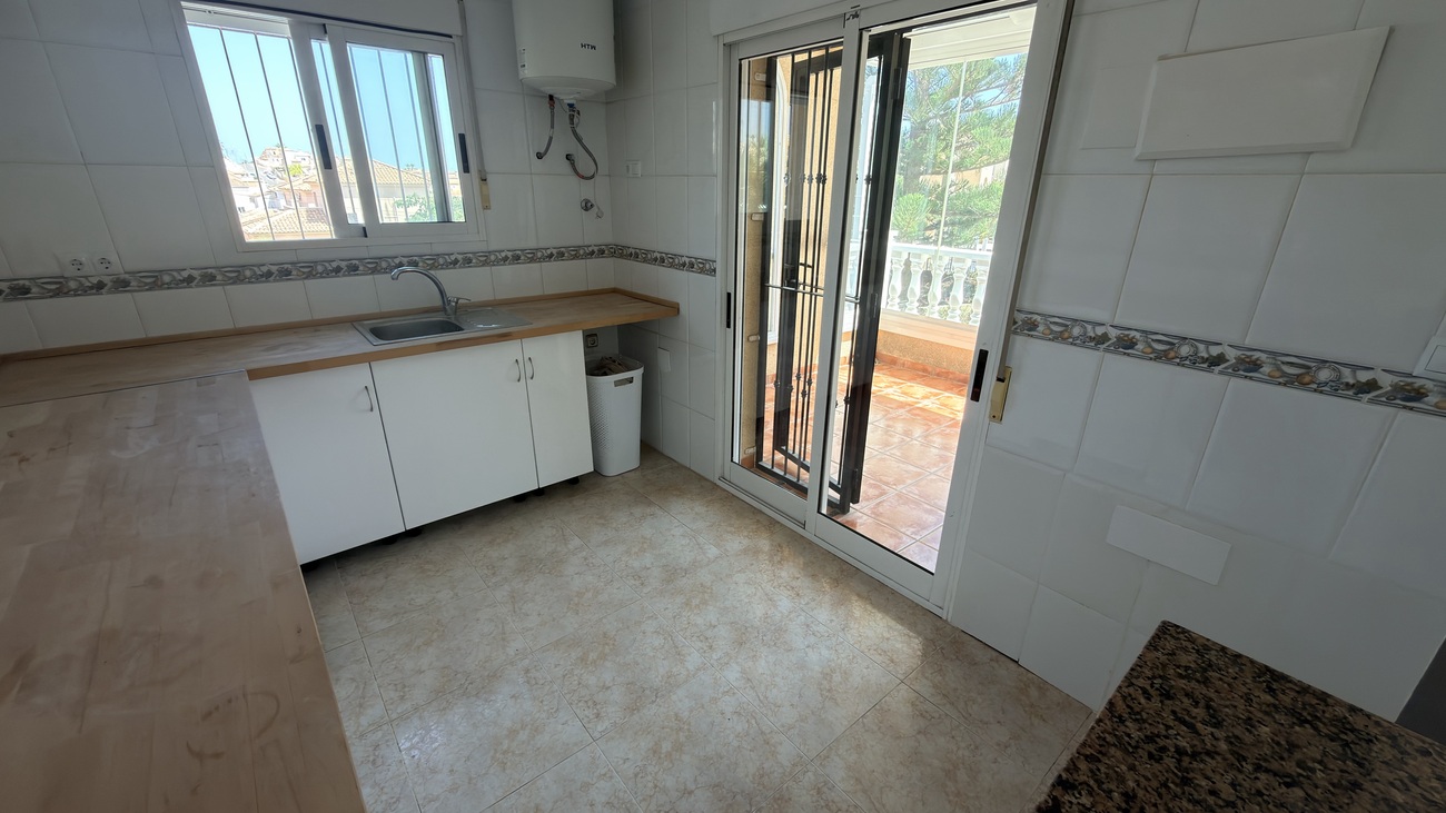 For sale - 3 Bedroom 2 Bathroom Villa in Villamartin - Costa Blanca  - Alicante