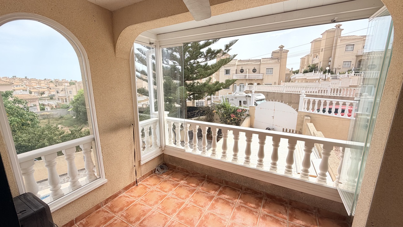 For sale - 3 Bedroom 2 Bathroom Villa in Villamartin - Costa Blanca  - Alicante