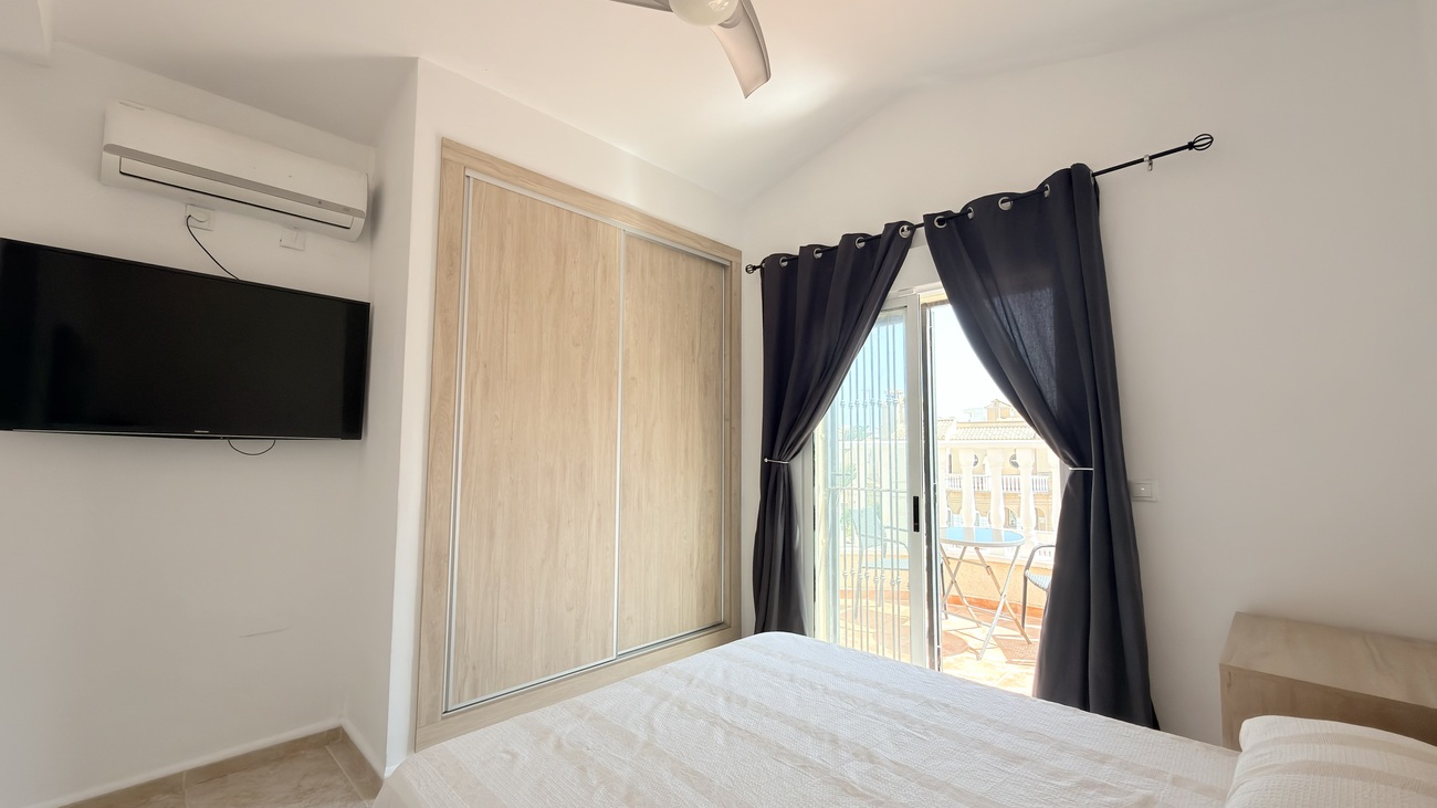 For sale - 3 Bedroom 2 Bathroom Villa in Villamartin - Costa Blanca  - Alicante