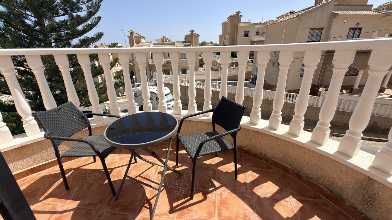 For sale - 3 Bedroom 2 Bathroom Villa in Villamartin - Costa Blanca  - Alicante