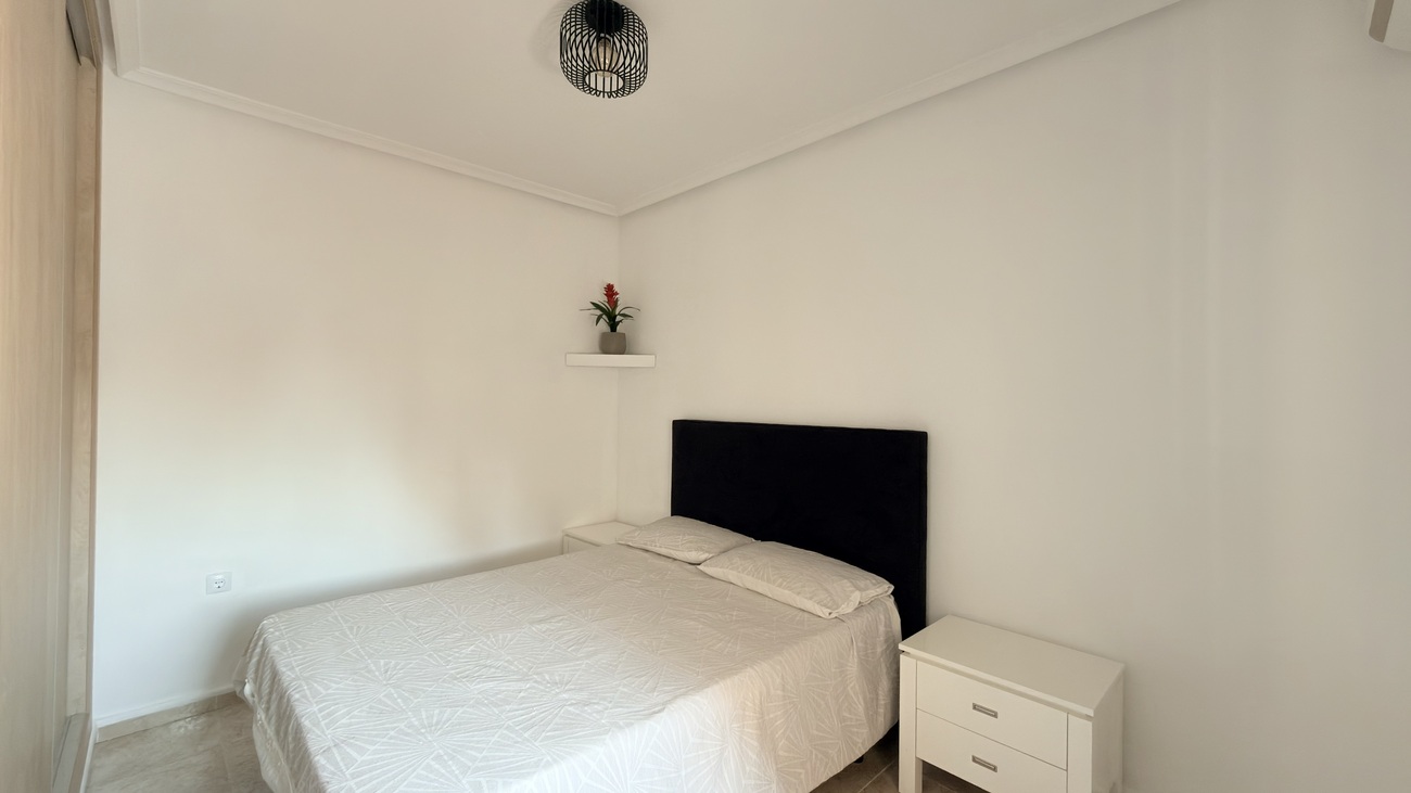 For sale - 3 Bedroom 2 Bathroom Villa in Villamartin - Costa Blanca  - Alicante