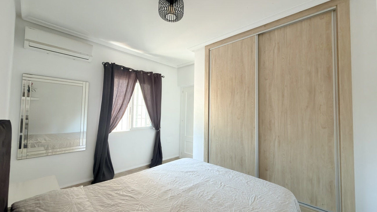 For sale - 3 Bedroom 2 Bathroom Villa in Villamartin - Costa Blanca  - Alicante