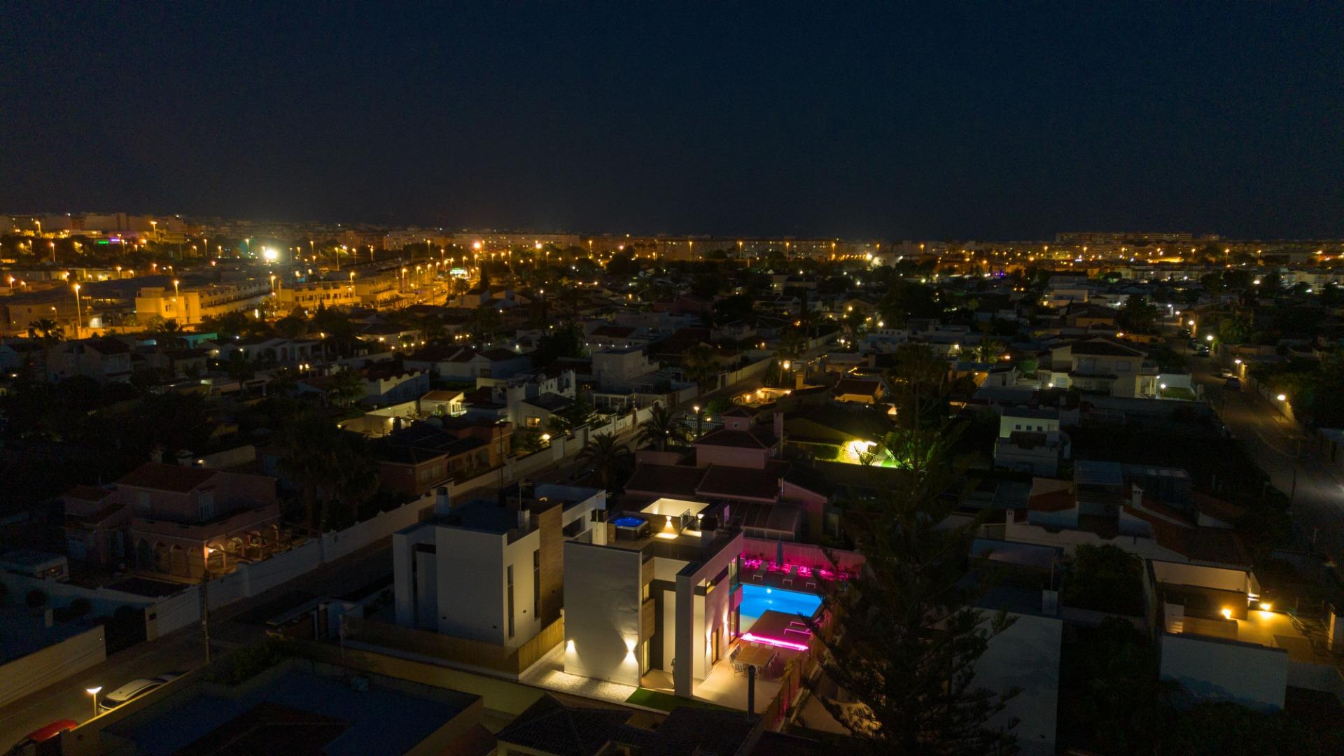 For sale - 3 Bedroom 3 Bathroom Villa in Torrevieja - Torreta Florida  - Alicante