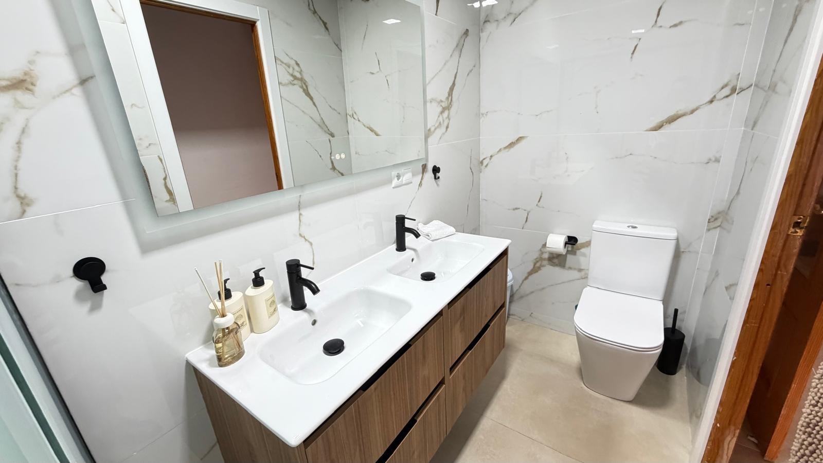 For sale - 4 Bedroom 2 Bathroom Duplex in Torrevieja - Playa De Los Naufragos  - Alicante