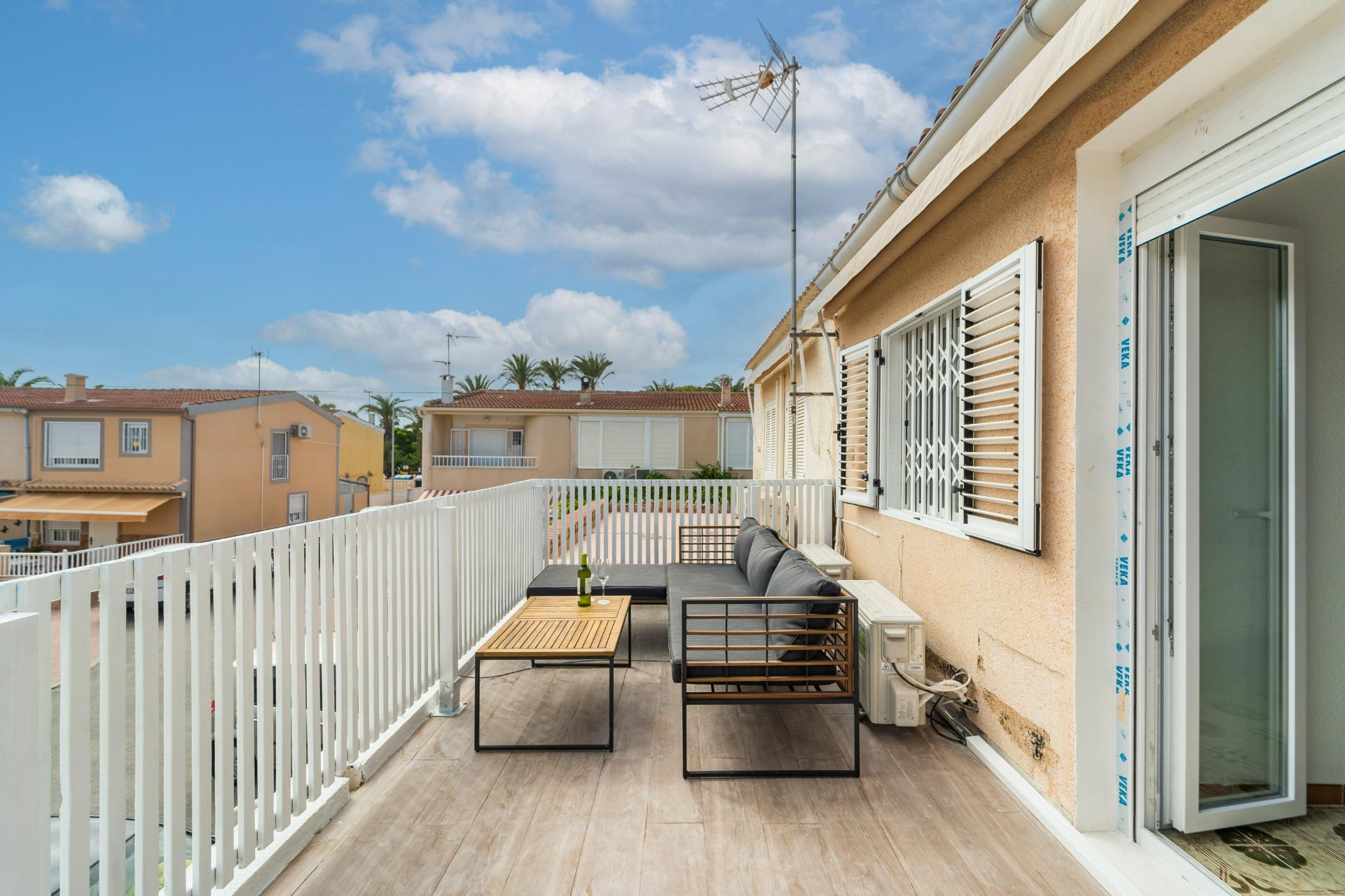 For sale - 4 Bedroom 2 Bathroom Duplex in Torrevieja - Playa De Los Naufragos  - Alicante