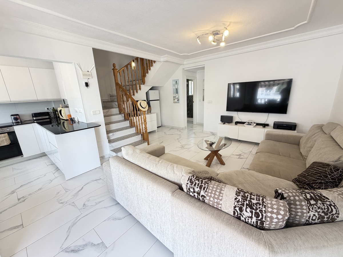 For sale - 5 Bedroom 3 Bathroom Villa in Villamartin - , Villamartin, Alicante, Spain - Alicante