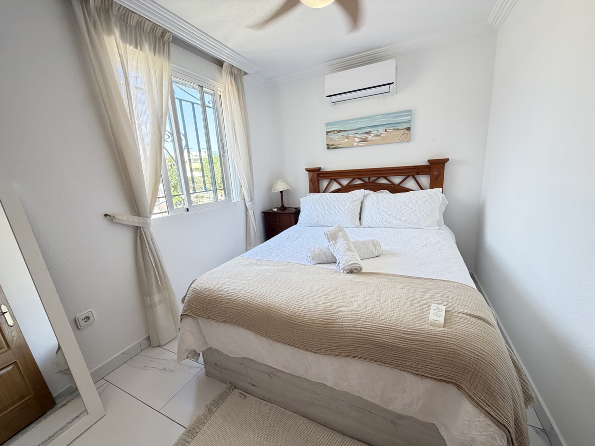 For sale - 5 Bedroom 3 Bathroom Villa in Villamartin - , Villamartin, Alicante, Spain - Alicante