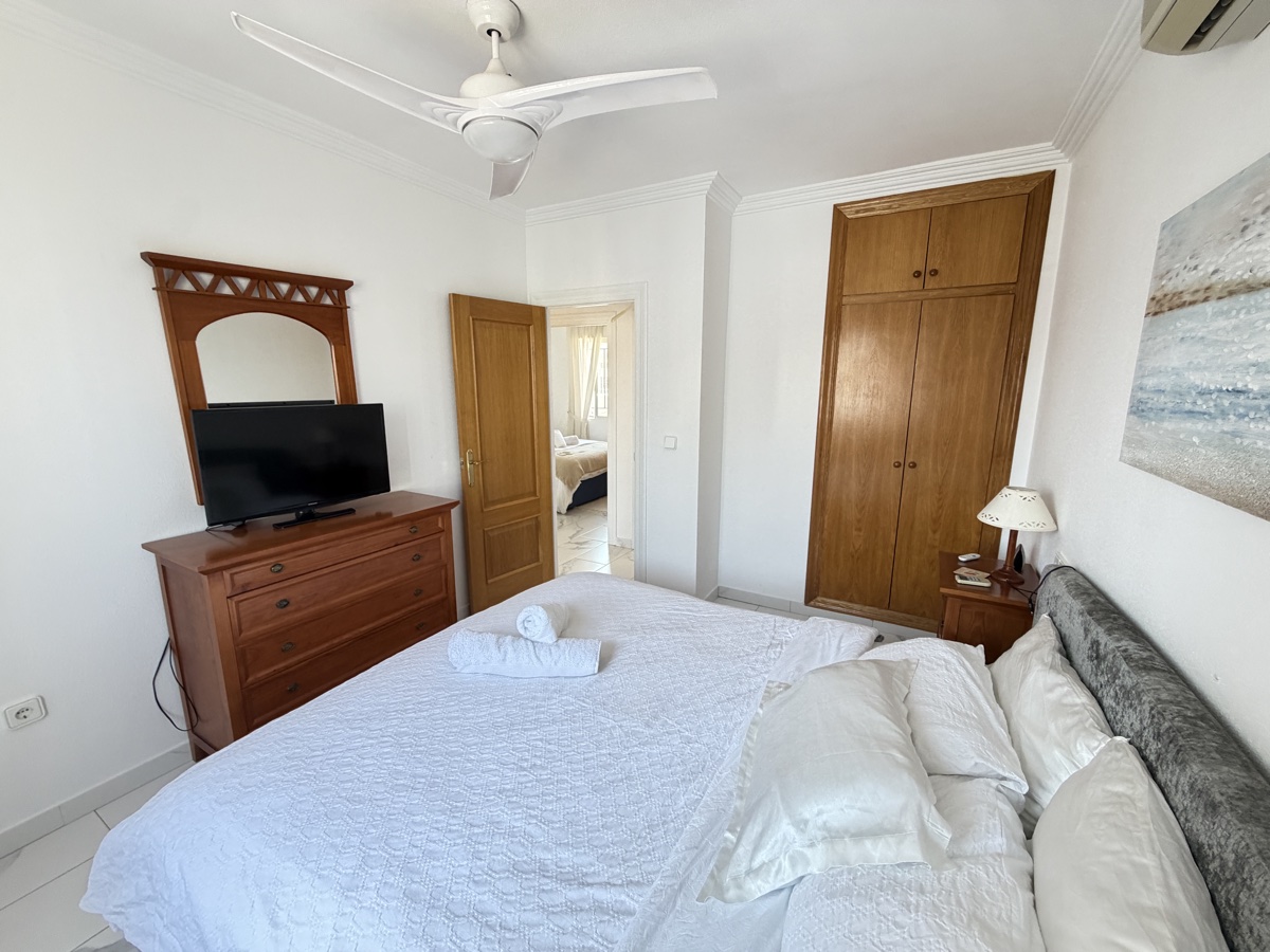 For sale - 5 Bedroom 3 Bathroom Villa in Villamartin - , Villamartin, Alicante, Spain - Alicante