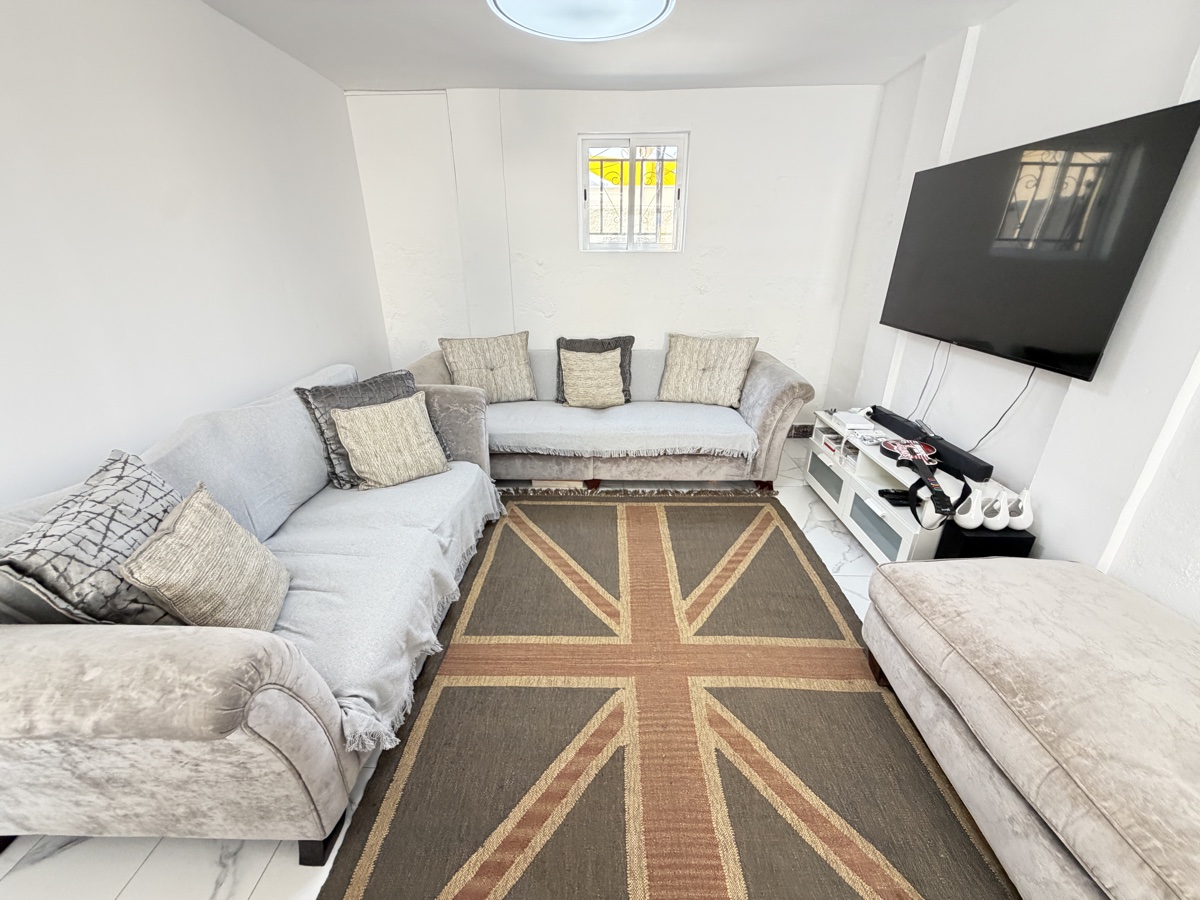 For sale - 5 Bedroom 3 Bathroom Villa in Villamartin - , Villamartin, Alicante, Spain - Alicante